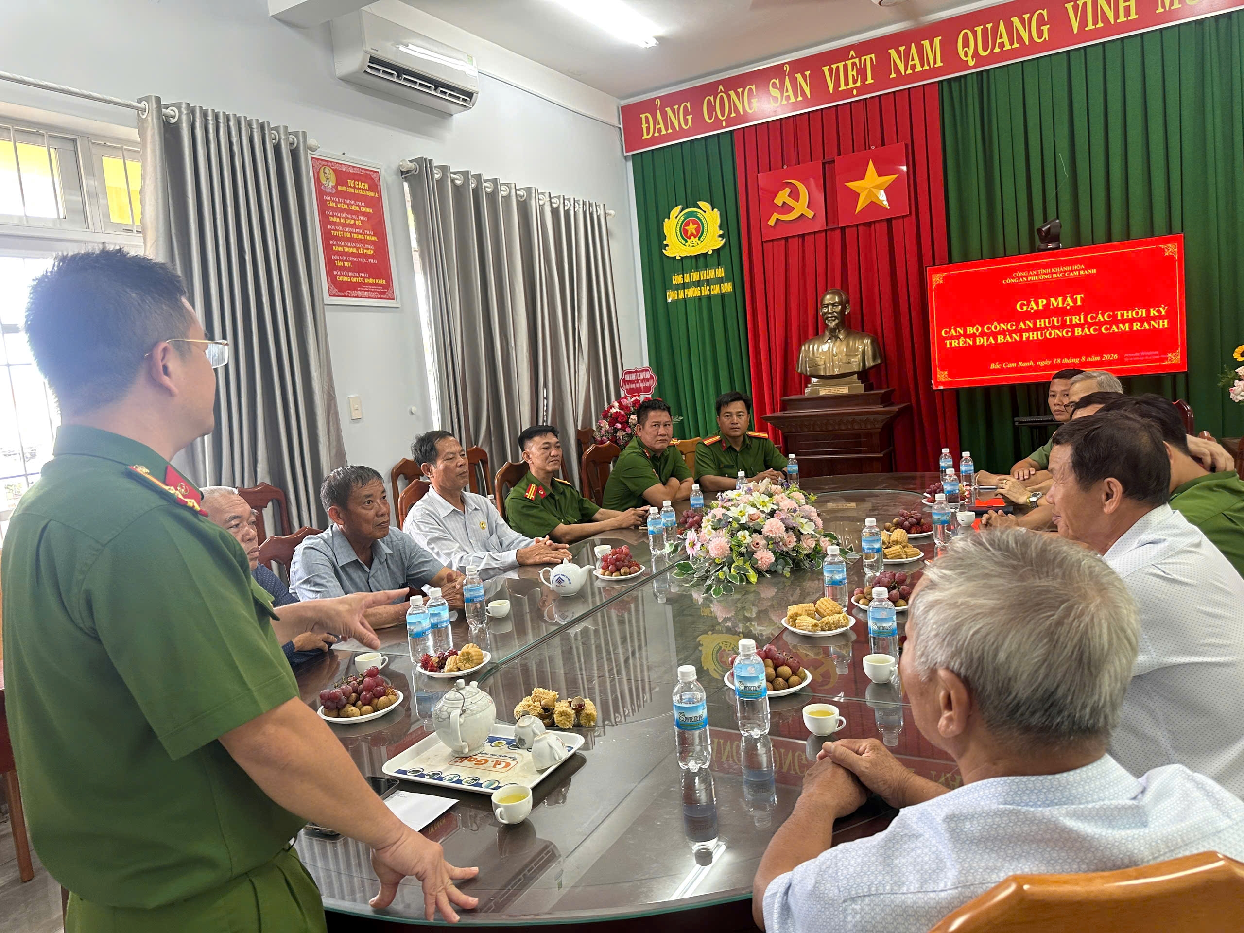 Công an phường Bắc Cam Ranh gặp mặt cán bộ Công an hưu trí qua các thời kỳ
