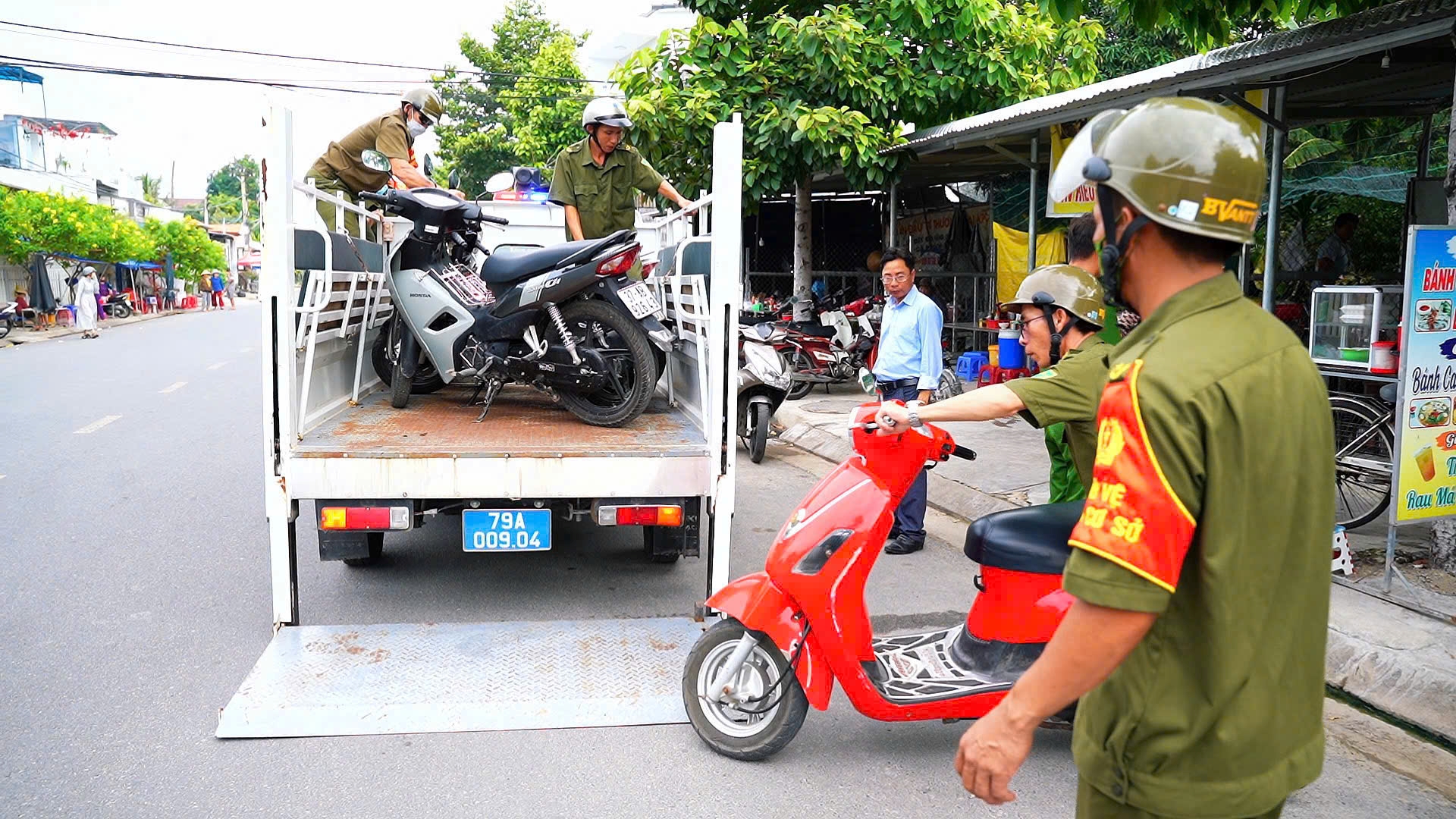 Công an phường Bắc Cam Ranh ra quân xử lý vi phạm trật tự đô thị