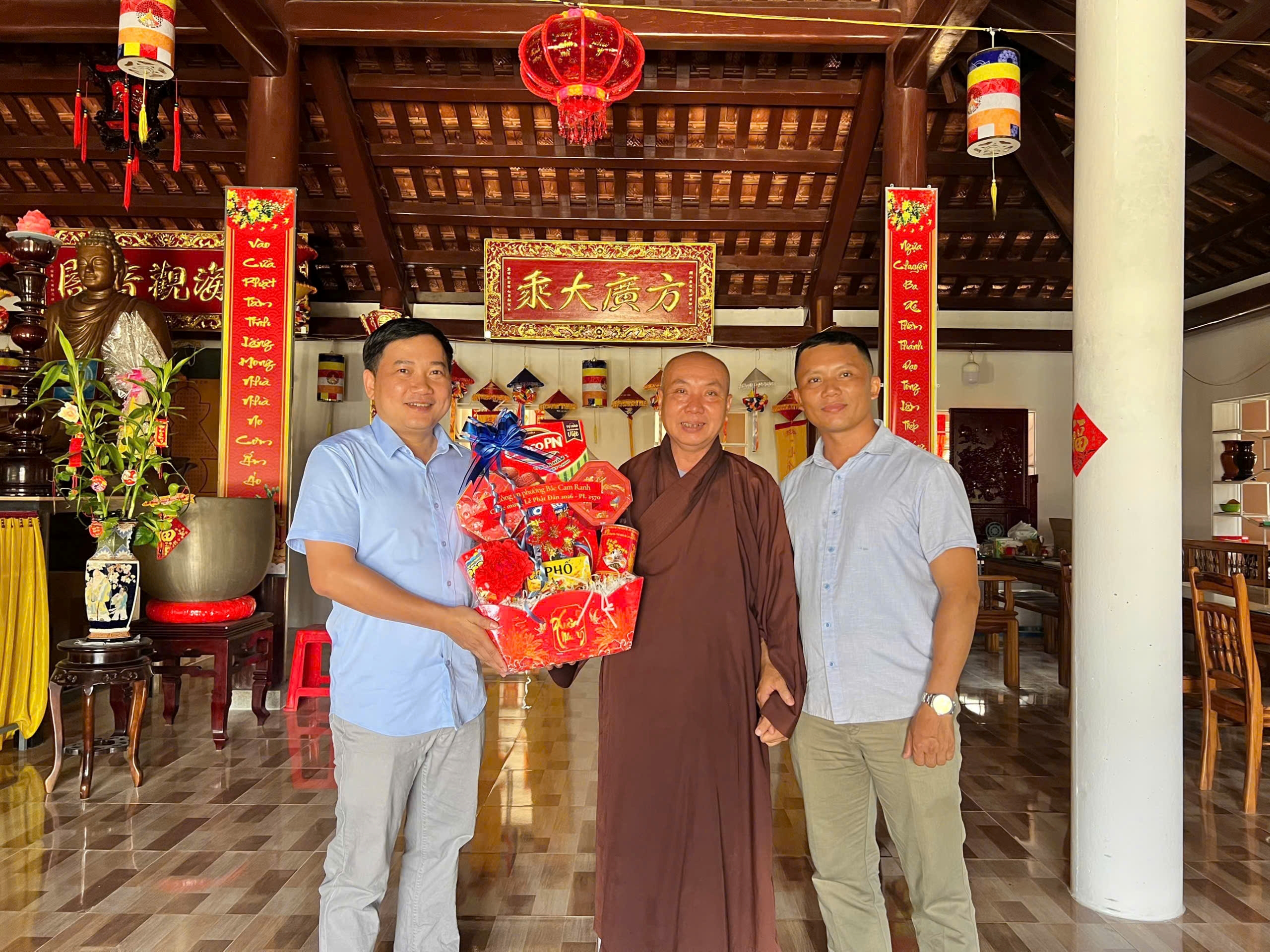 Công an phường Bắc Cam Ranh thăm, chúc mừng các cơ sở Phật giáo nhân dịp Đại lễ Phật đản năm 2026 (Phật lịch 2570)