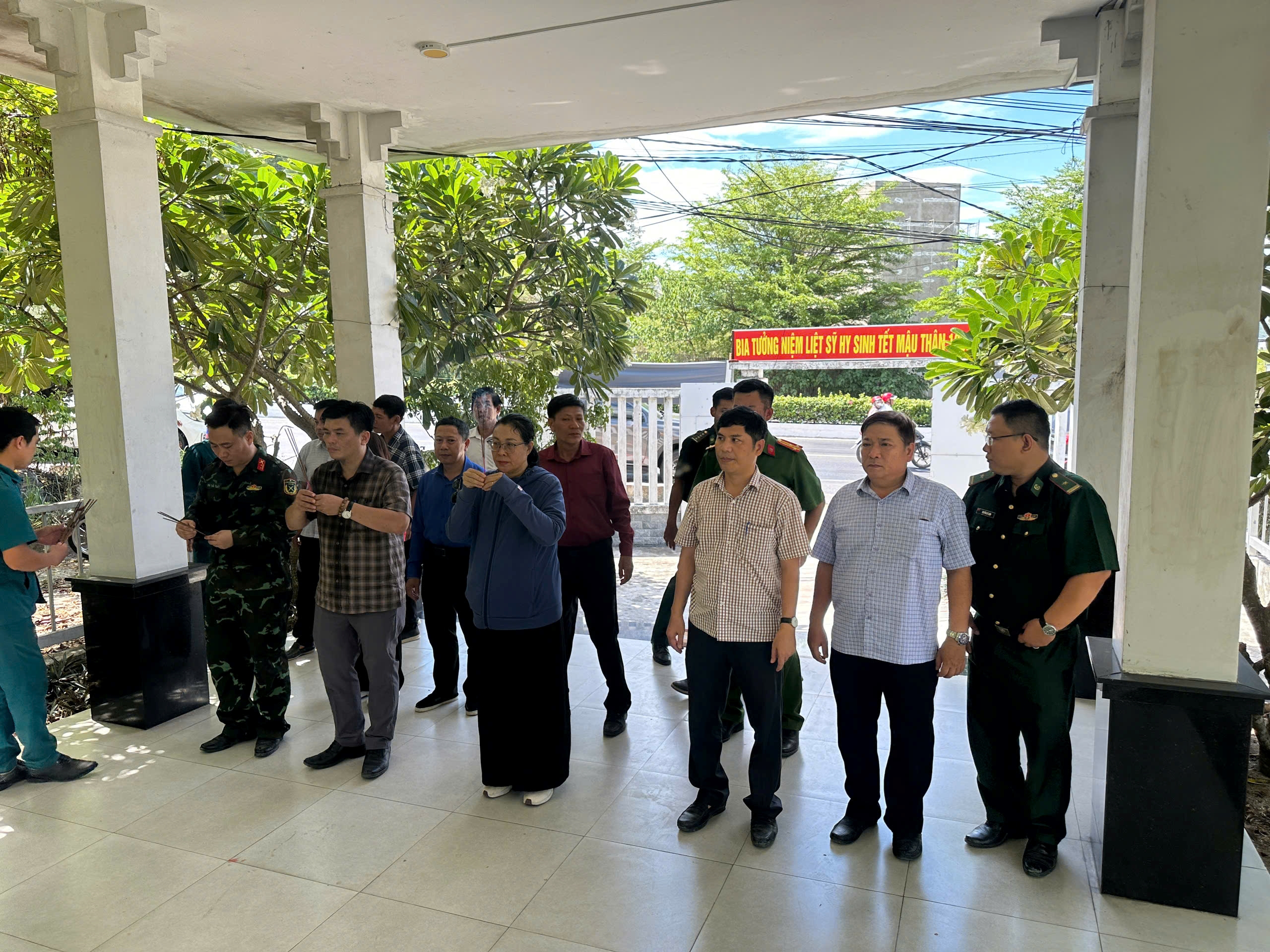 Công an phường Bắc Nha Trang tham gia khảo sát thực địa và họp triển khai “Chiến dịch 500 ngày đêm đẩy mạnh thực hiện tìm kiếm, quy tập và xác định danh tính hài cốt liệt sĩ”