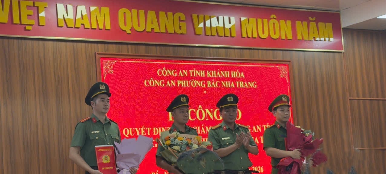 Công an phường Bắc Nha Trang công bố Quyêt định của Trưởng Công an phường về việc điều động cán bộ