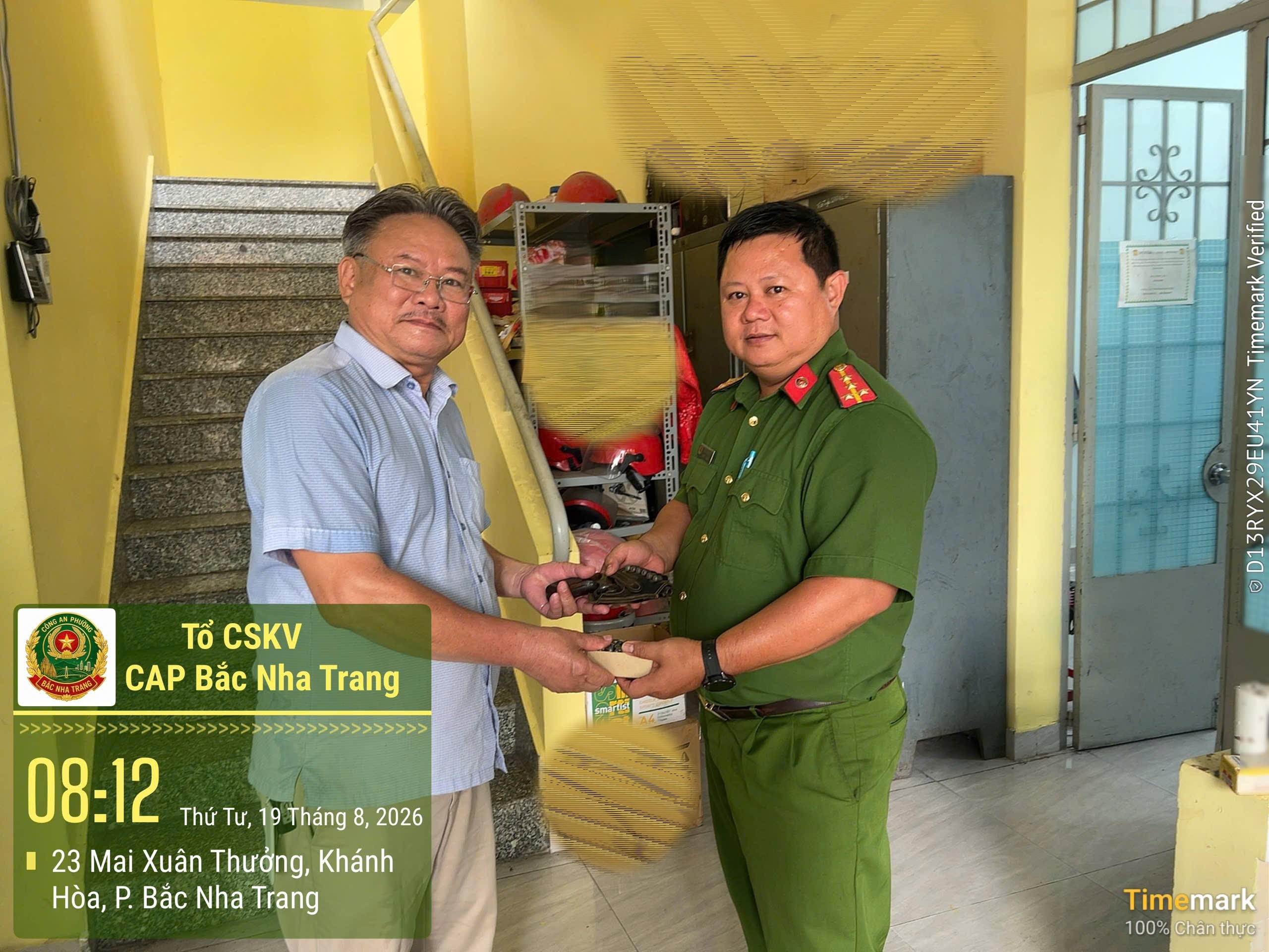 Đẹp ý thức: Công dân phường Bắc Nha Trang chủ động bàn giao súng đạn quân dụng