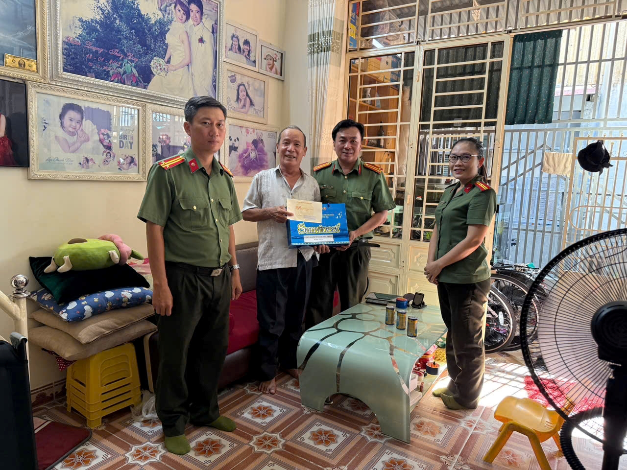 Công an phường Bắc Nha Trang tri ân gia đình chính sách nhân kỷ niệm 79 năm Ngày Thương binh - Liệt sĩ