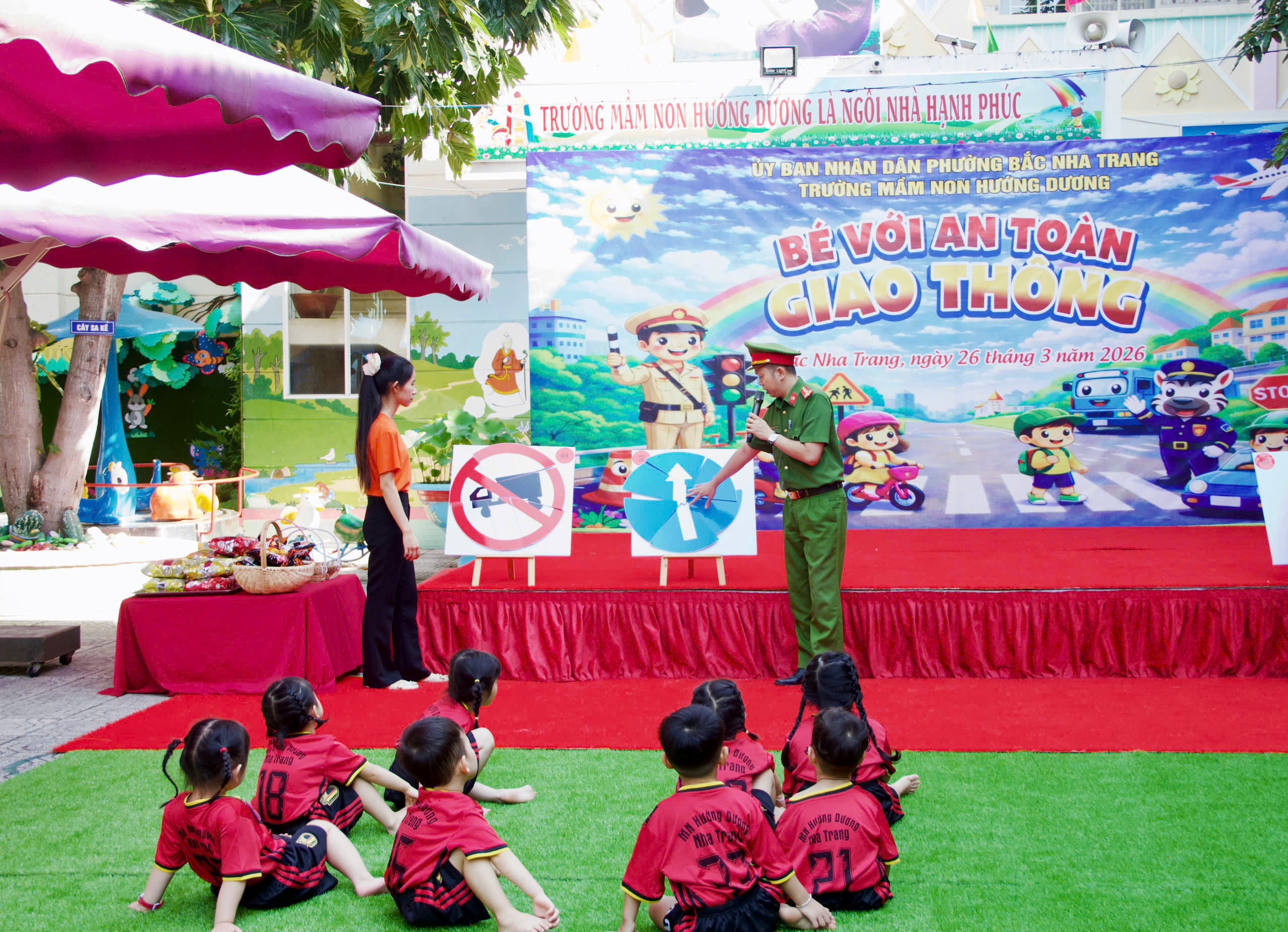 Công an phường Bắc Nha Trang tổ chức hoạt động tuyên truyền “Bé với an toàn giao thông” tại trường mầm non Hướng Dương