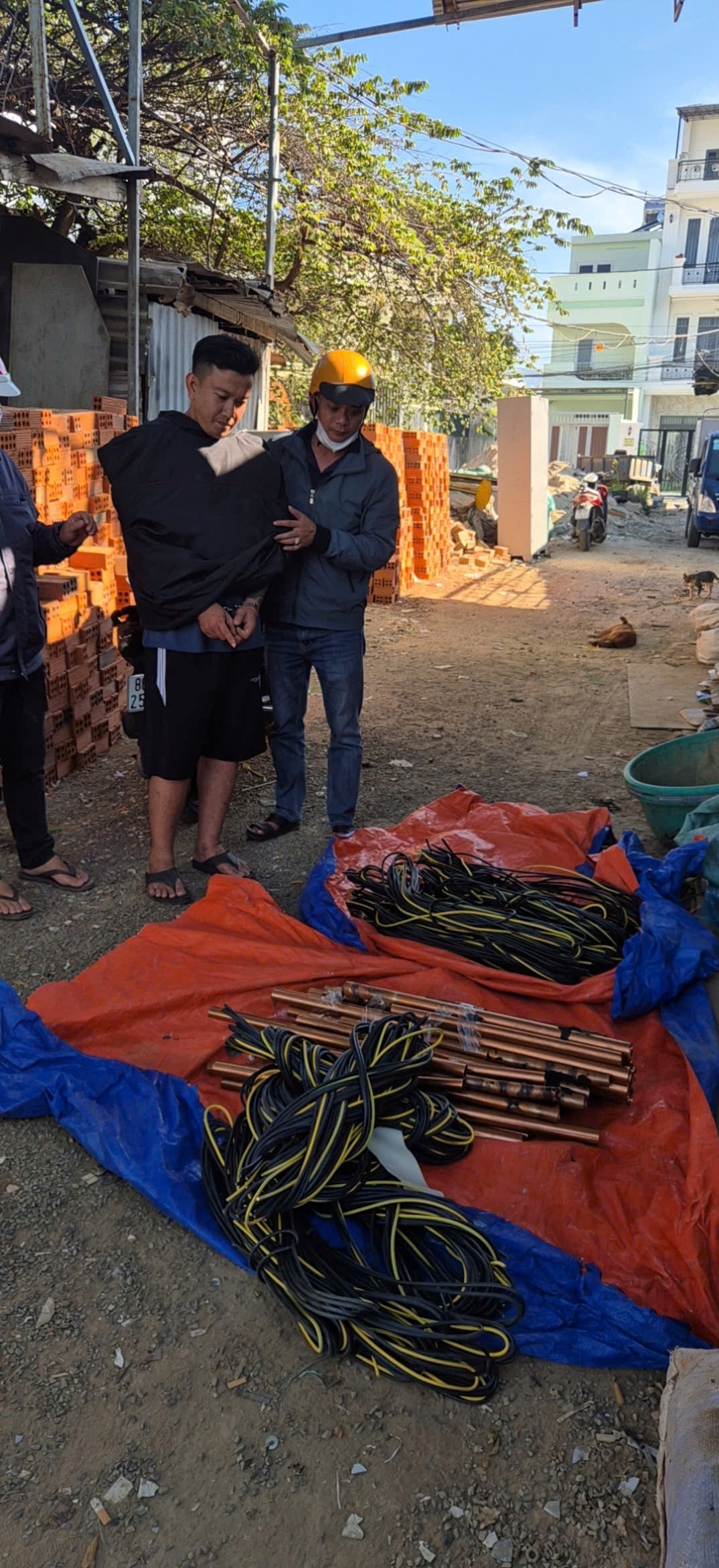 Công an phường Bắc Nha Trang truy xét và bắt đối tượng trộm cắp đường dây điện tại bệnh viện ung bướu Khánh Hòa