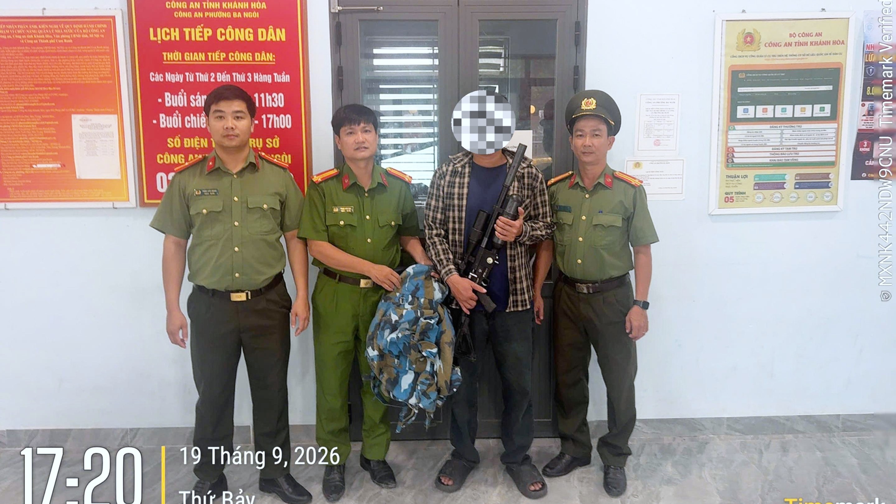 Công an phường Ba Ngòi tiếp nhận 01 khẩu súng khí nén do người dân tự nguyện giao nộp