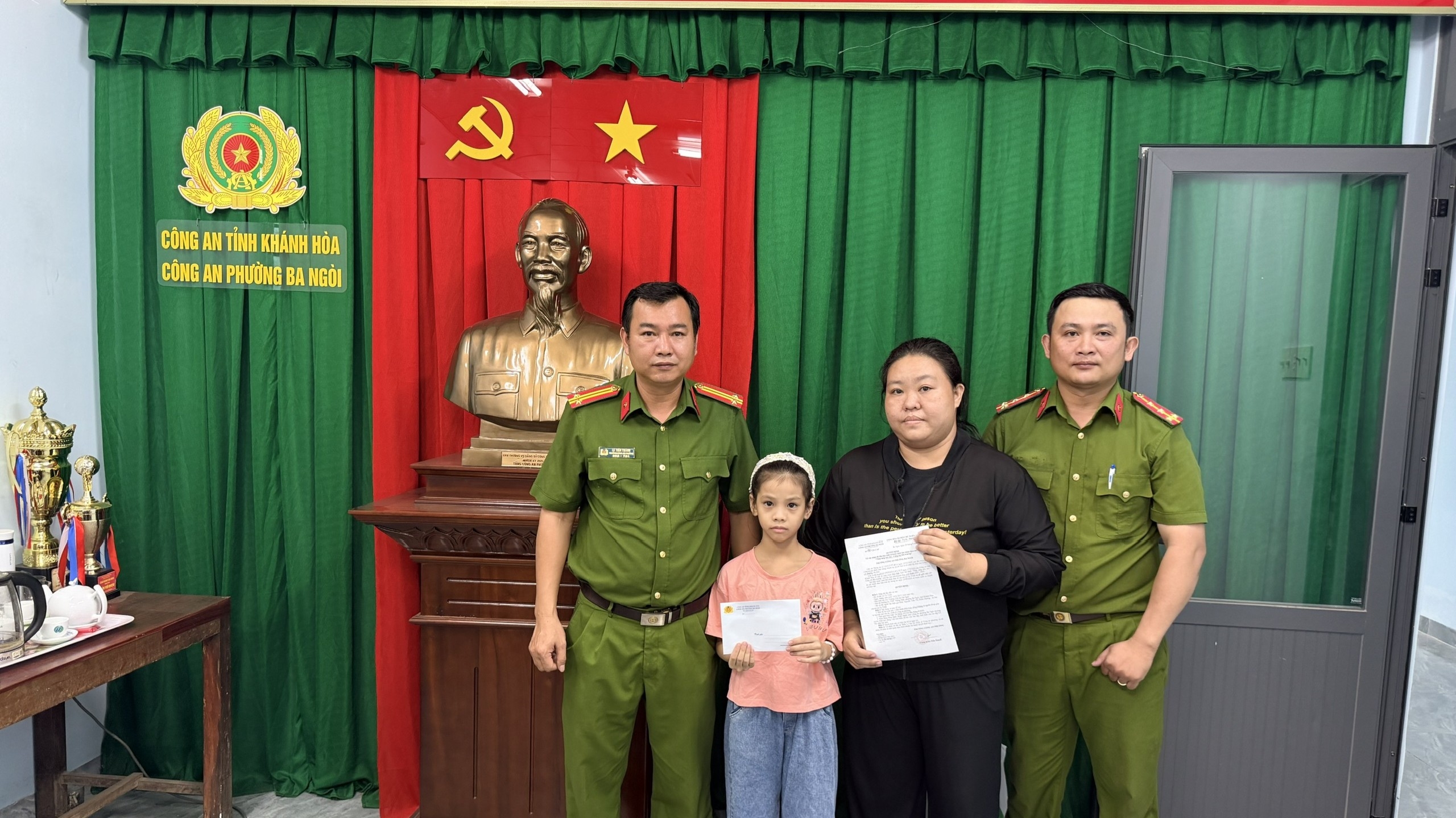 Công an phường Ba Ngòi nhận đỡ đầu học sinh có hoàn cảnh khó khăn theo mô hình “Thắp sáng ước mơ – cùng em đến trường”