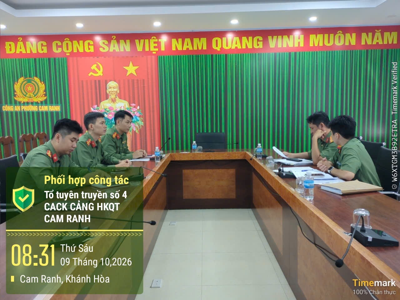 Công an phường Cam Ranh phối hợp rà soát, cắm biển cấm bay đối với máy bay không người lái và các thiết bị bay siêu nhẹ