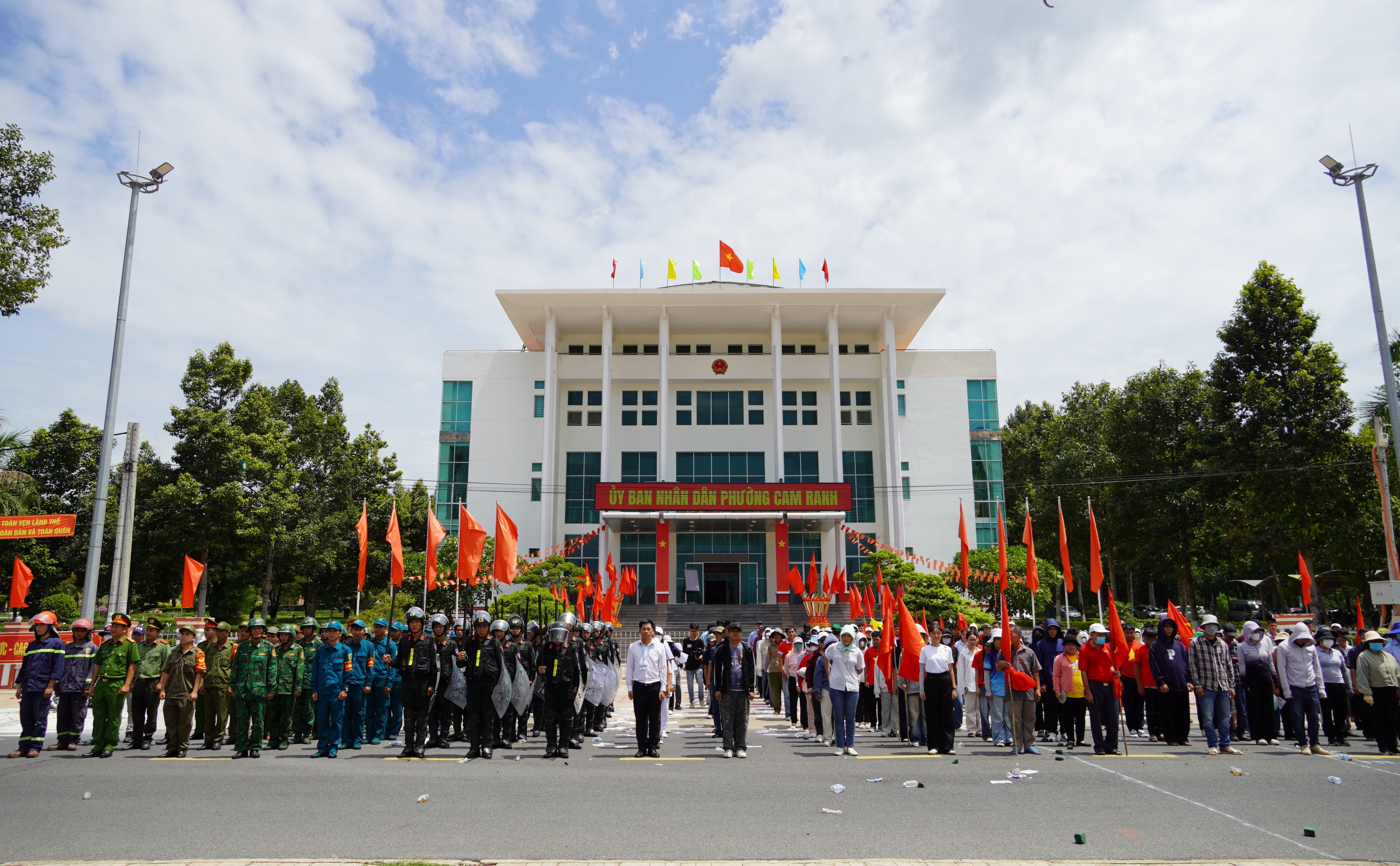 Công an phường Cam Ranh tham gia phối hợp hoàn thành tốt nhiệm vụ diễn tập năm 2026