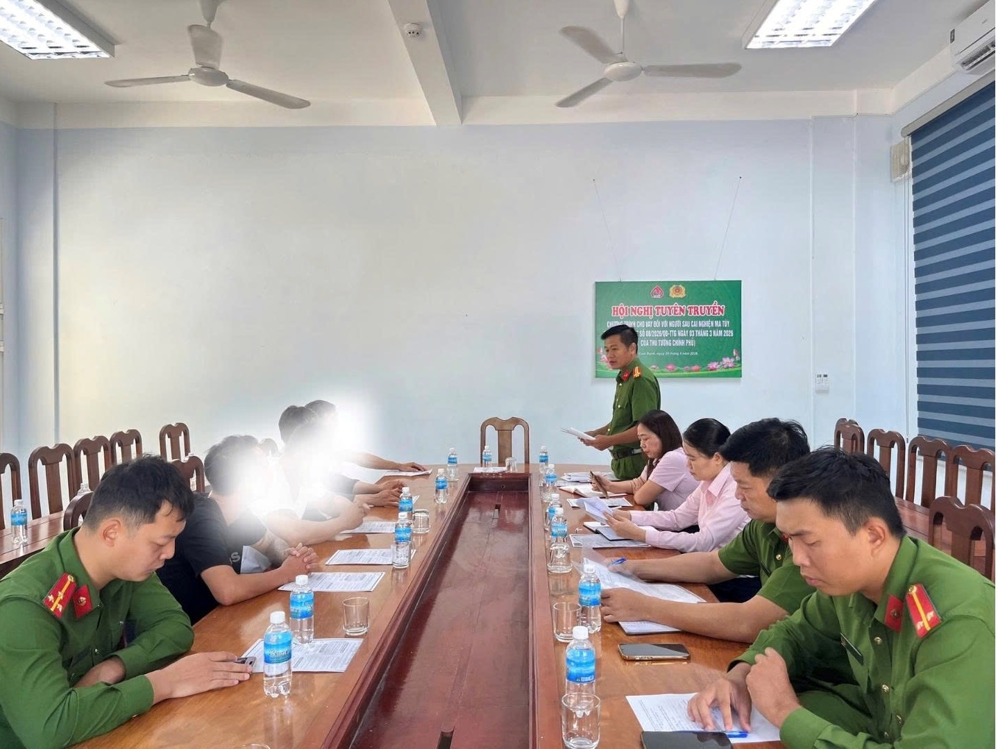 Công an phường Cam Ranh tuyên truyền Quyết định 08/2026/QĐ-TTg đến các đối tượng sau cai nghiện ma túy