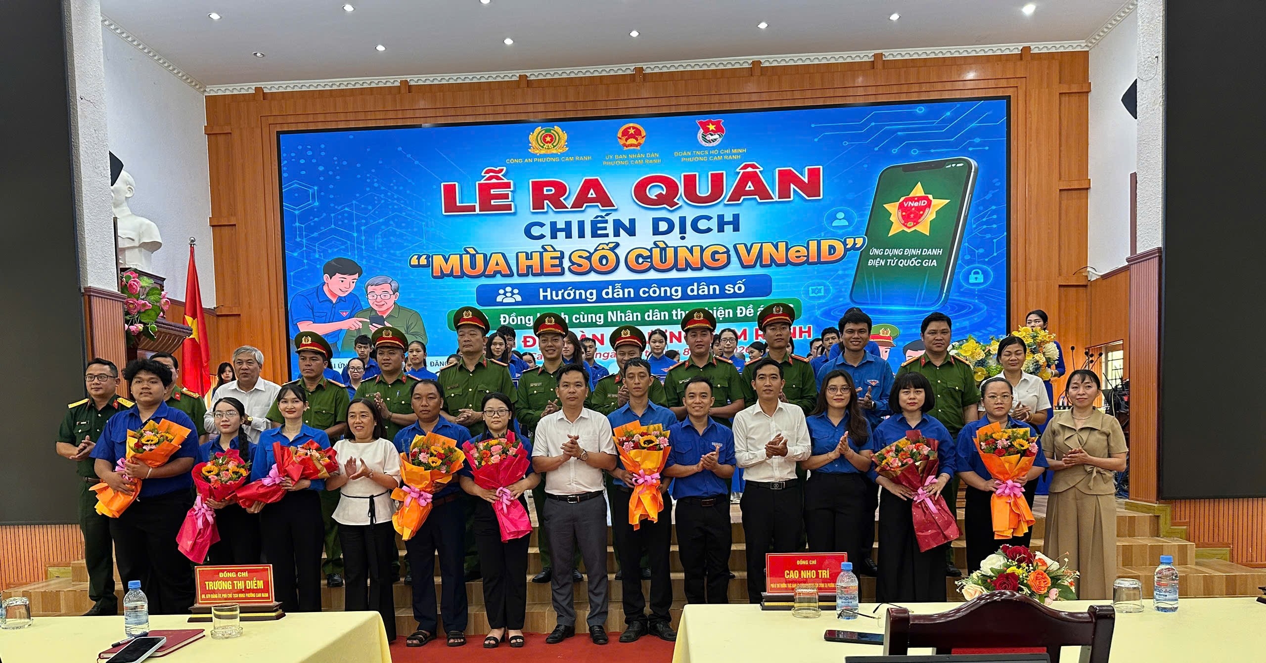 Phường Cam Ranh triển khai “Chiến dịch mùa hè số cùng VNeID, hướng dẫn công dân số, đồng hành cùng nhân dân thực hiện Đề án 06”