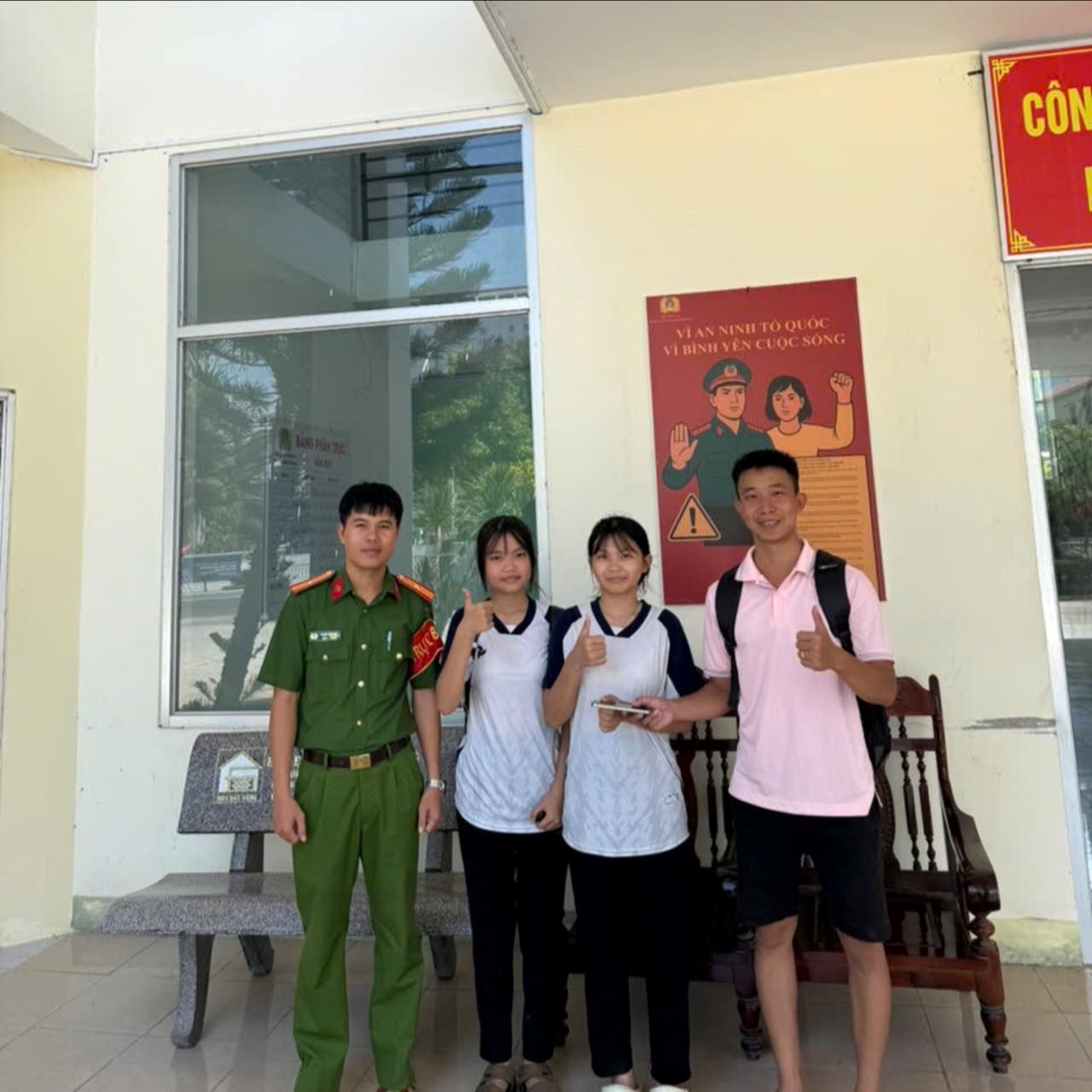 Nhặt được của rơi - Trả lại người mất: Hành động nhỏ, ý nghĩa lớn của 02 em học sinh