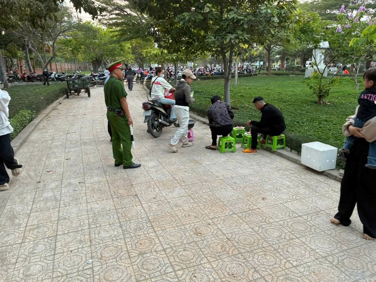 Phường Đông Hải: Đừng biến vỉa hè thành “sân riêng”