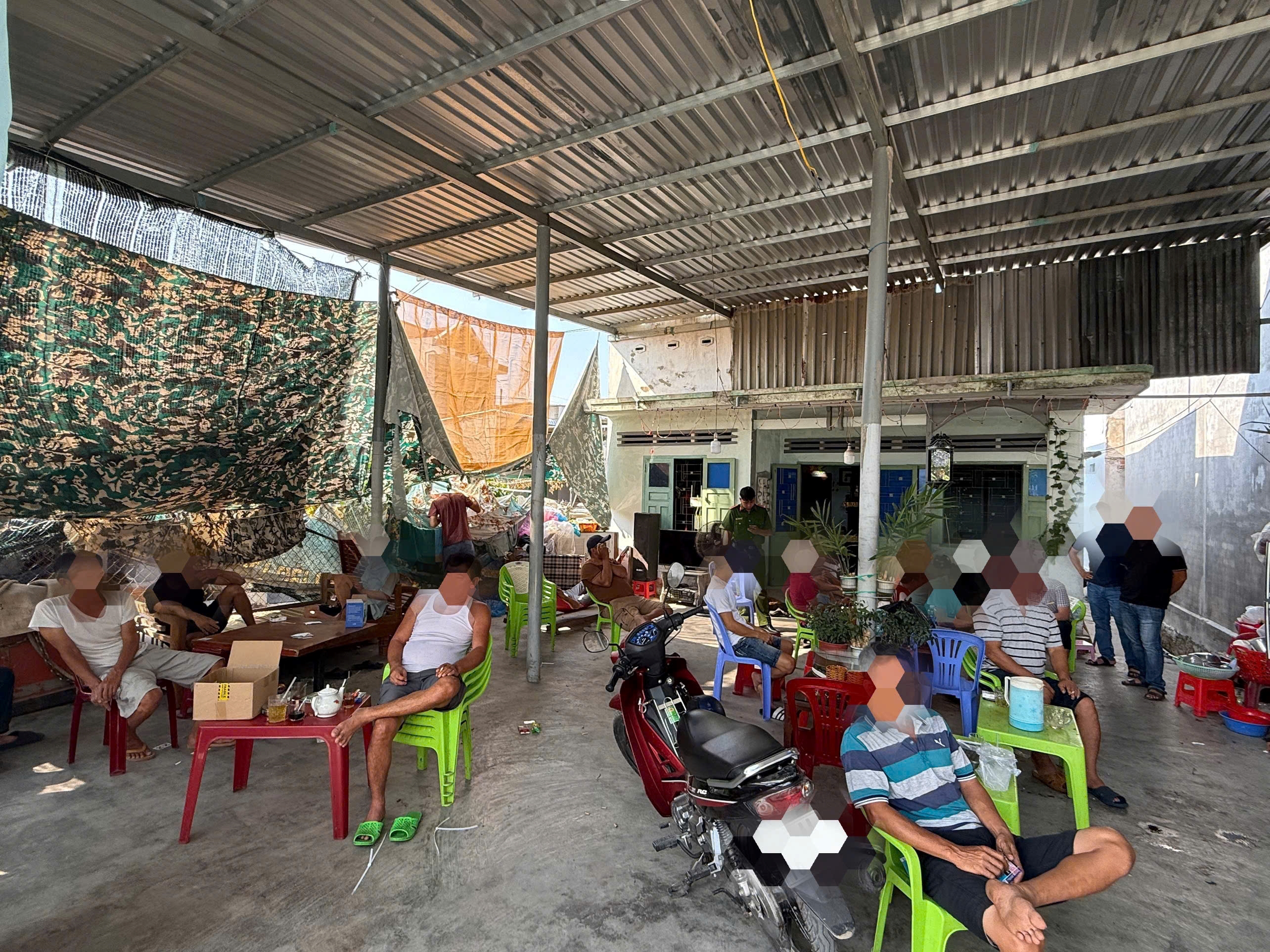 Bắt 02 chiếu bạc tại quán cà phê thuộc phường Đông Hải