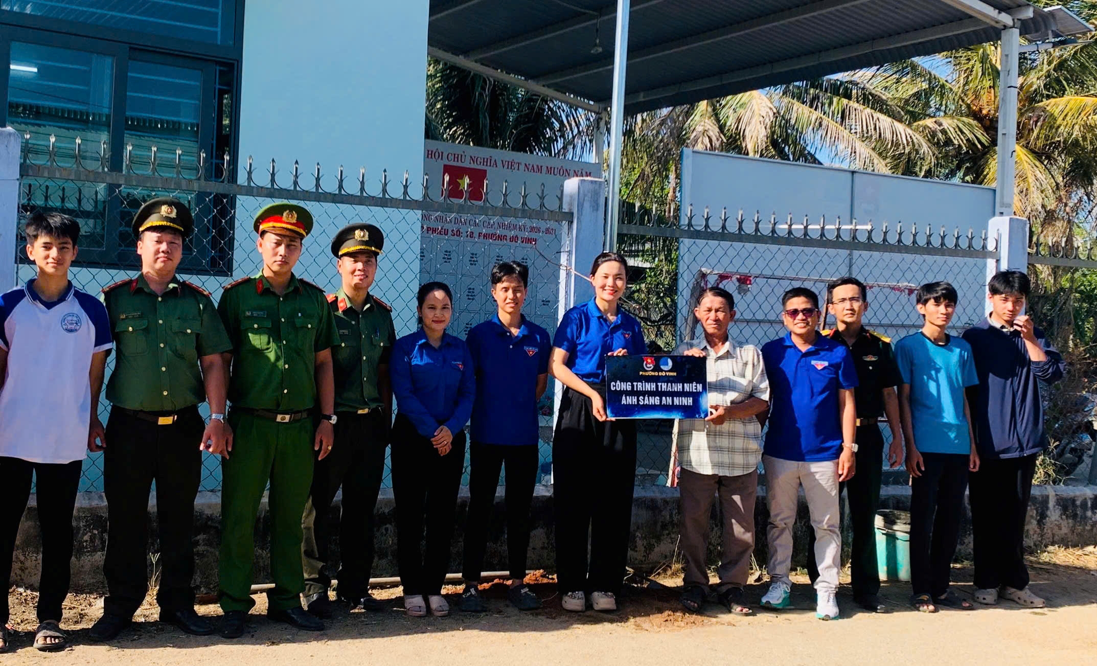 Chi đoàn Công an phường Đô Vinh phát huy vai trò xung kích trong Chiến dịch thanh niên tình nguyện hè năm 2026·