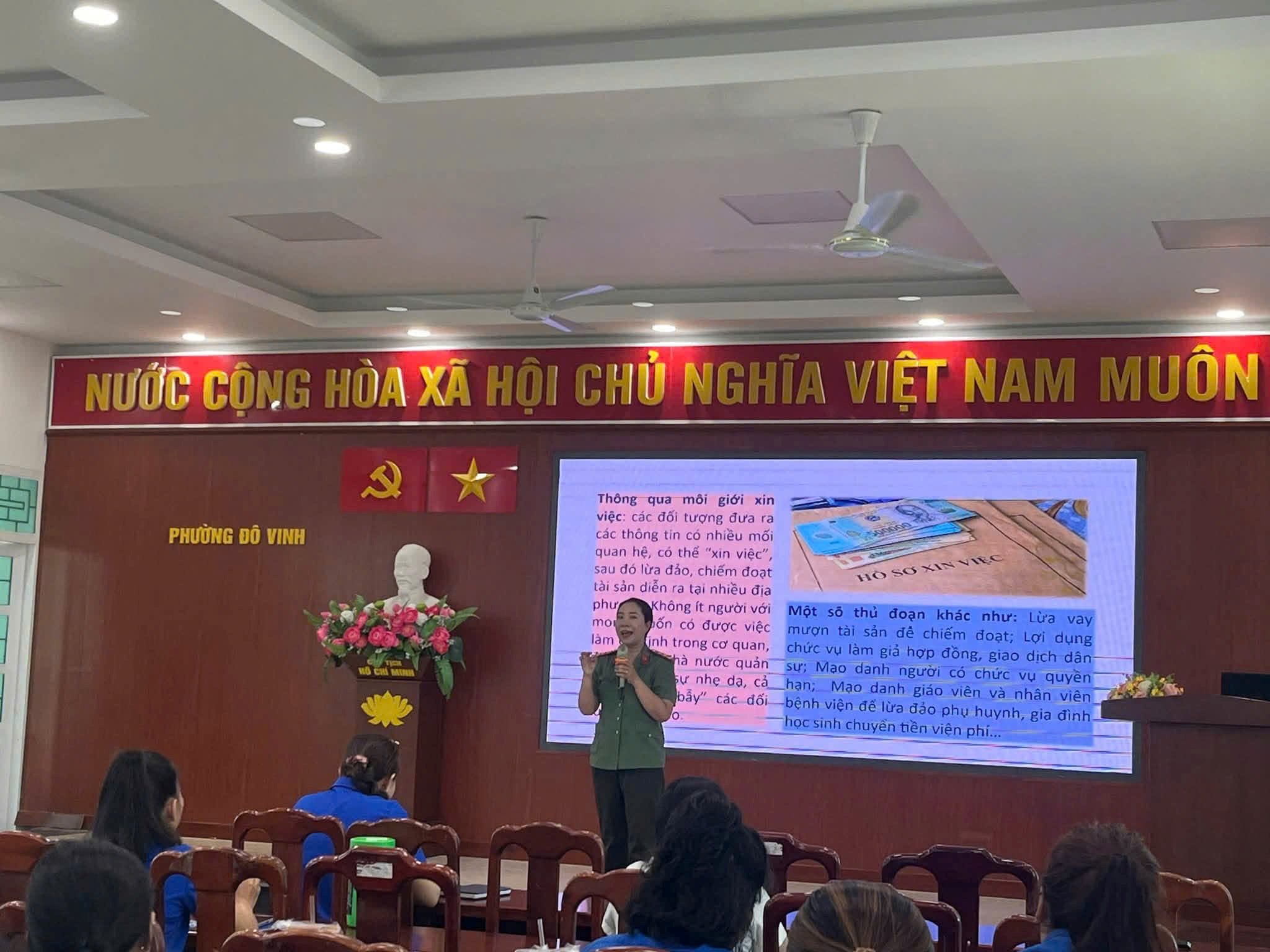 Chi đoàn Công an phường Đô Vinh tổ chức tuyên truyền, phổ biến kiến thức về an toàn trên không gian mạng cho đoàn viên, thanh niên trên địa bàn phường