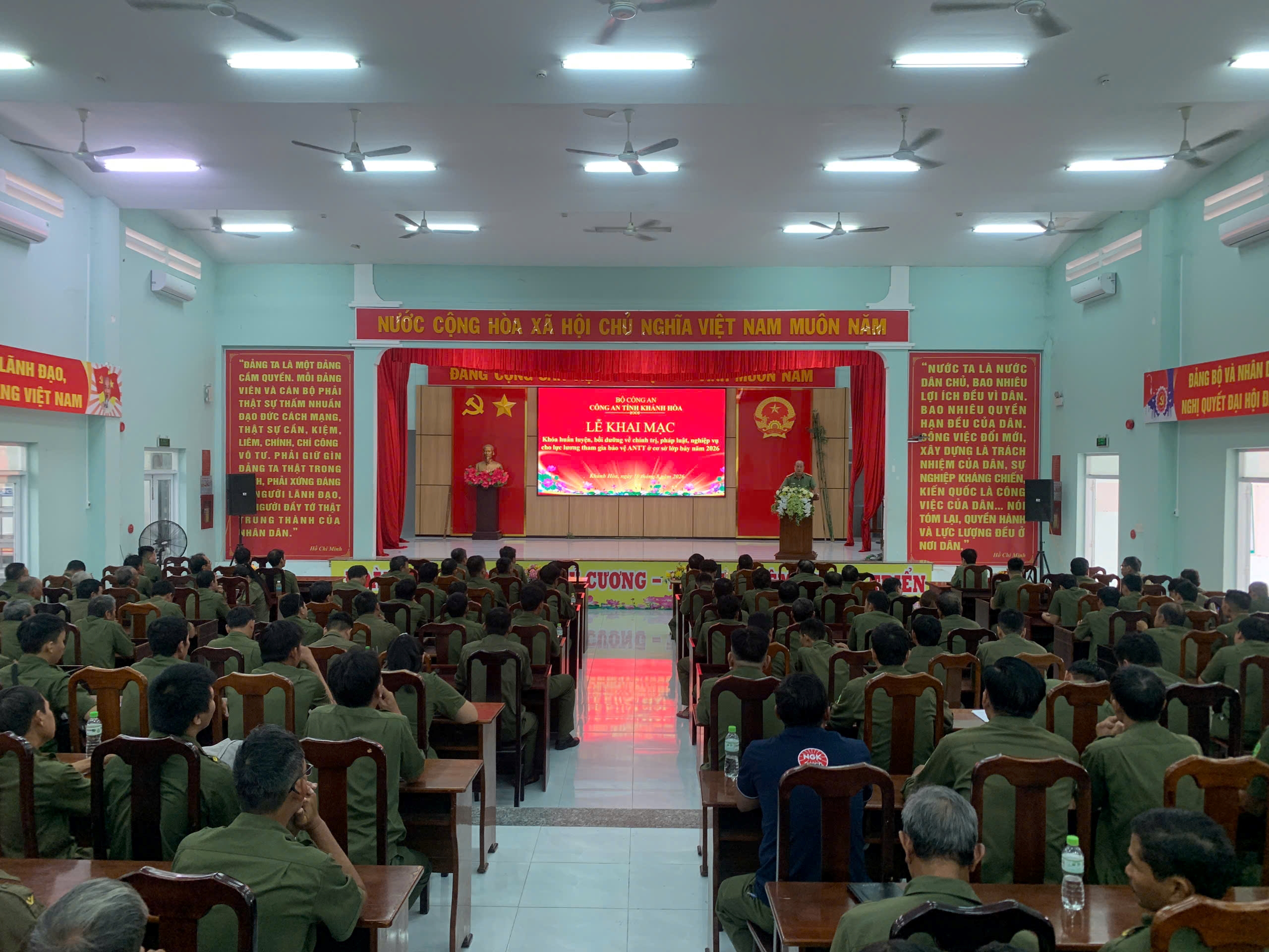 Công an phường Hòa Thắng phối hợp, hỗ trợ tổ chức lớp huấn luyện lực lượng tham gia bảo vệ an ninh, trật tự ở cơ sở năm 2026