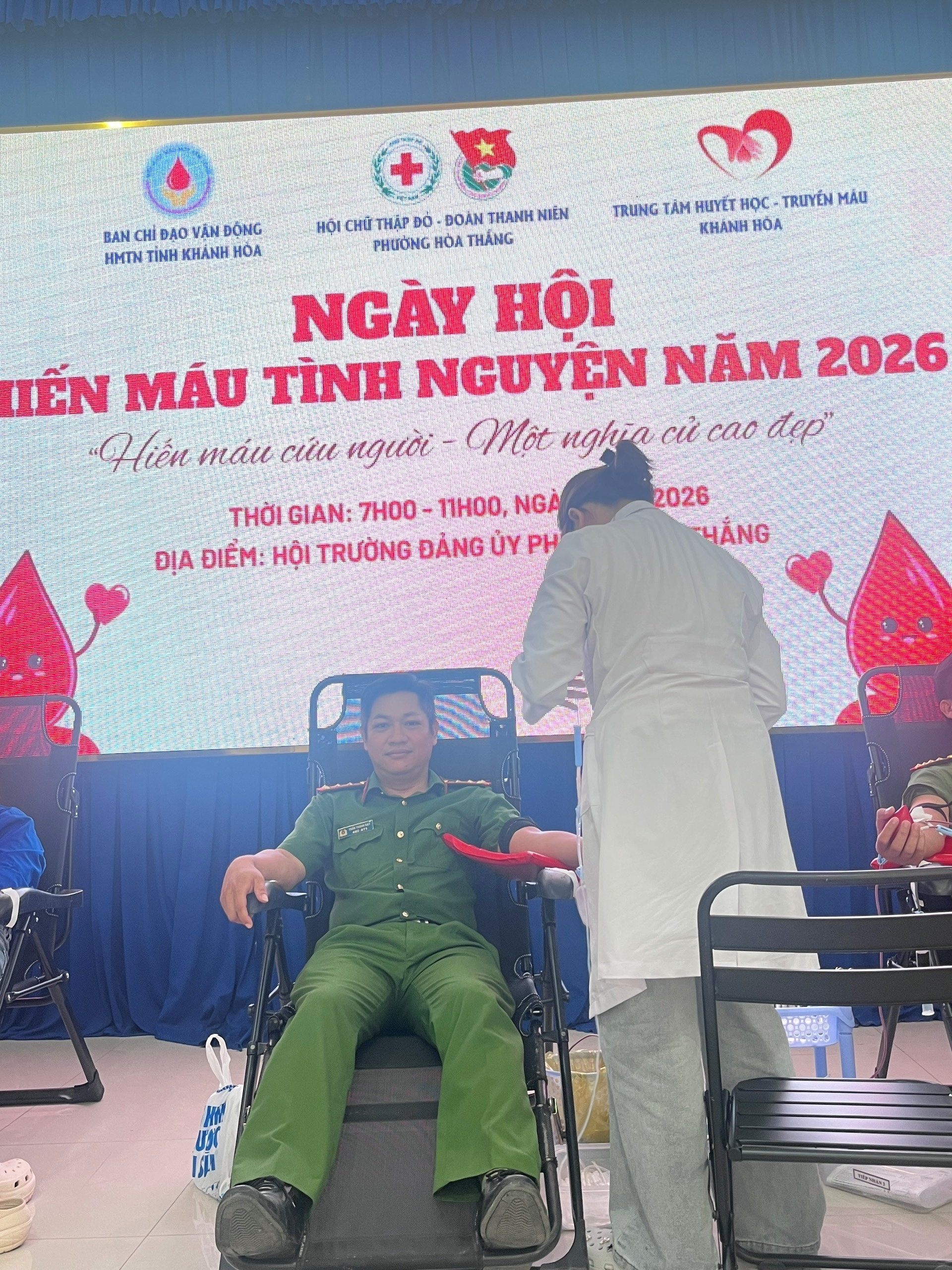 Cán bộ, chiến sĩ Công an phường Hòa Thắng đồng lòng với nghĩa cử cao đẹp