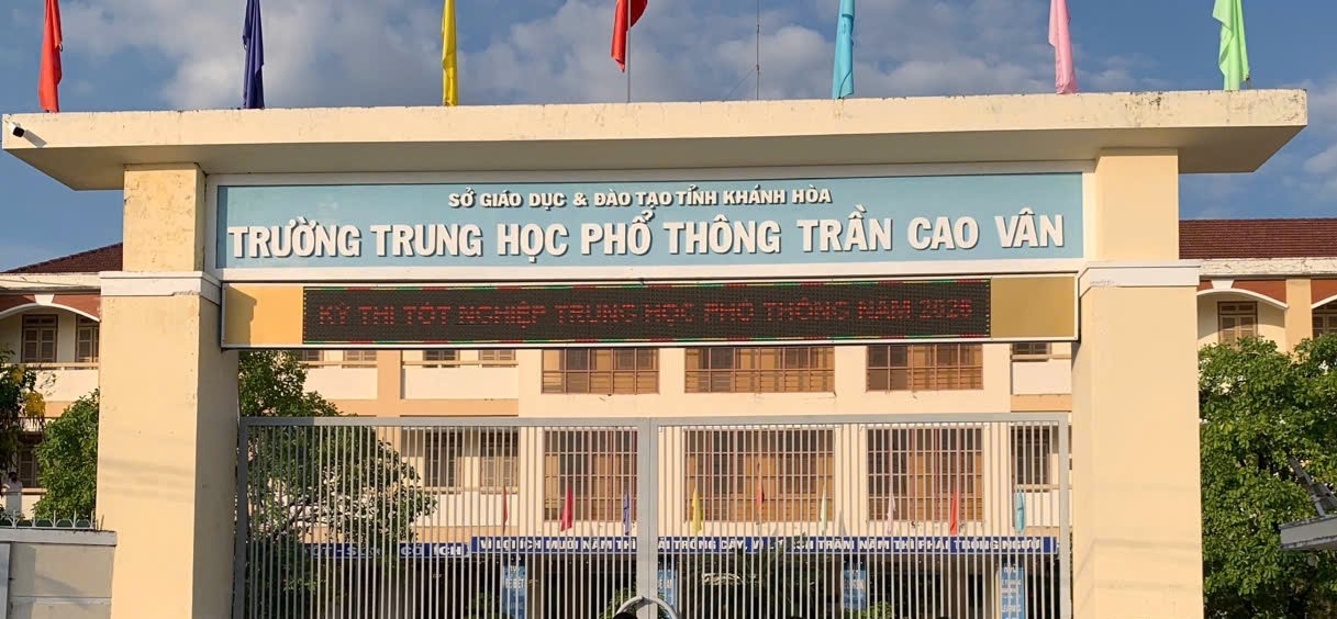 Công an phường Hoà Thắng: Đảm bảo an ninh, an toàn và hỗ trợ các thí sinh tham dự kỳ thi tốt nghiệp THPTquốc gia năm 2026