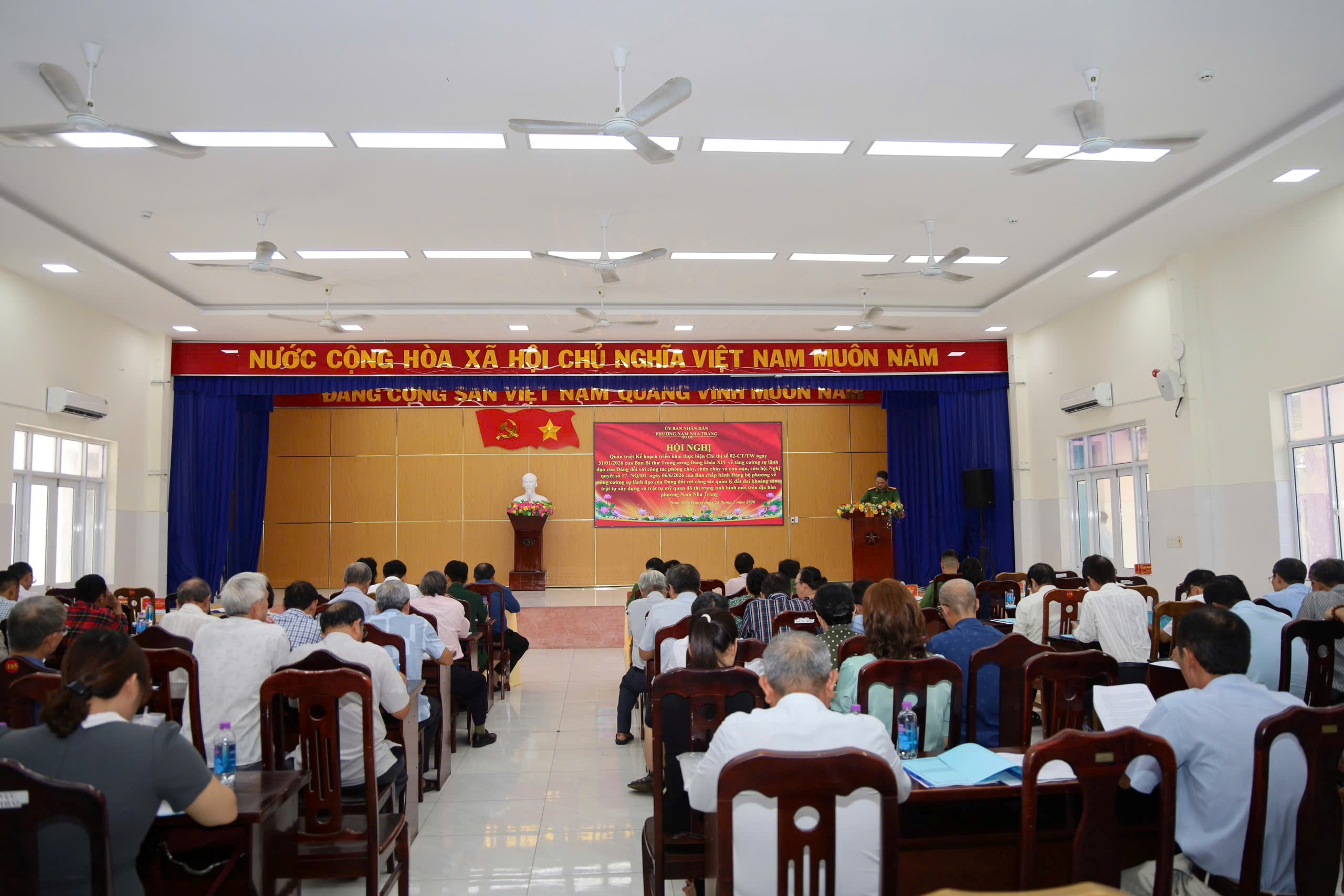 Tổ chức hội nghị quán triệt kế hoạch triển khai thực hiện Chỉ thị số 02-CT/TW ngày 31/01/2026 của Ban Bí thư Trung ương Đảng khóa XIV về tăng cường sự lãnh đạo của Đảng đối với công tác phòng cháy, chữa cháy và cứu nạn, cứu hộ; Nghị quyết số 07-CT/ĐU ngày 06/6/2026 của Ban chấp hành Đảng bộ phường về tăng cường sự lãnh đạo của Đảng đối với công tác quản lý đất đai khoáng sản, trật tự xây dựng và trật tự mỹ quan đô thị trong tình hình mới trên địa bàn phường Nam Nha Trang
