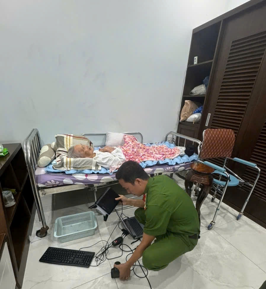Công an phường Nha Trang triển khai thu nhận căn cước tại nhà cho các trường hợp đặc biệt