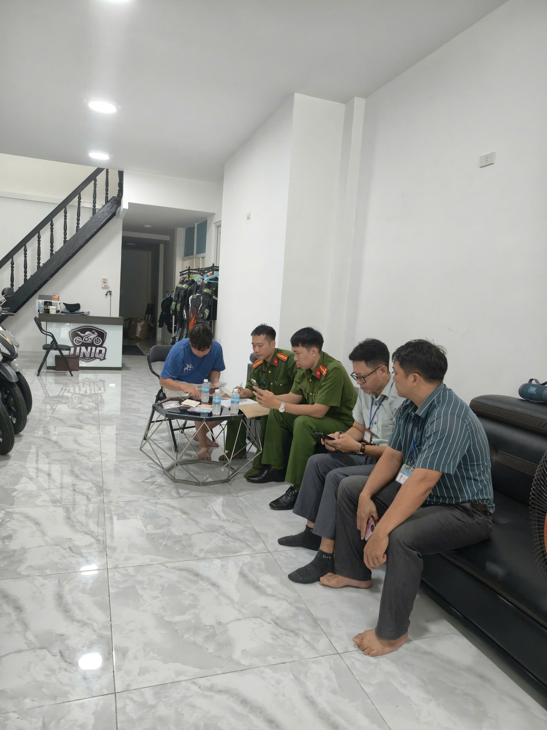 Công an phường Nha Trang duy trì kiểm tra các cơ sở kinh doanh dịch vụ cho thuê xe máy trên địa bàn phường