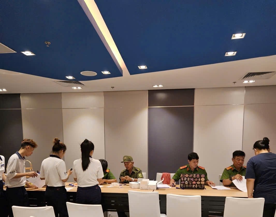 Công an phường Nha Trang tiếp tục tổ chức xét nghiệm ma tuý tại các cơ sở kinh doanh dịch vụ