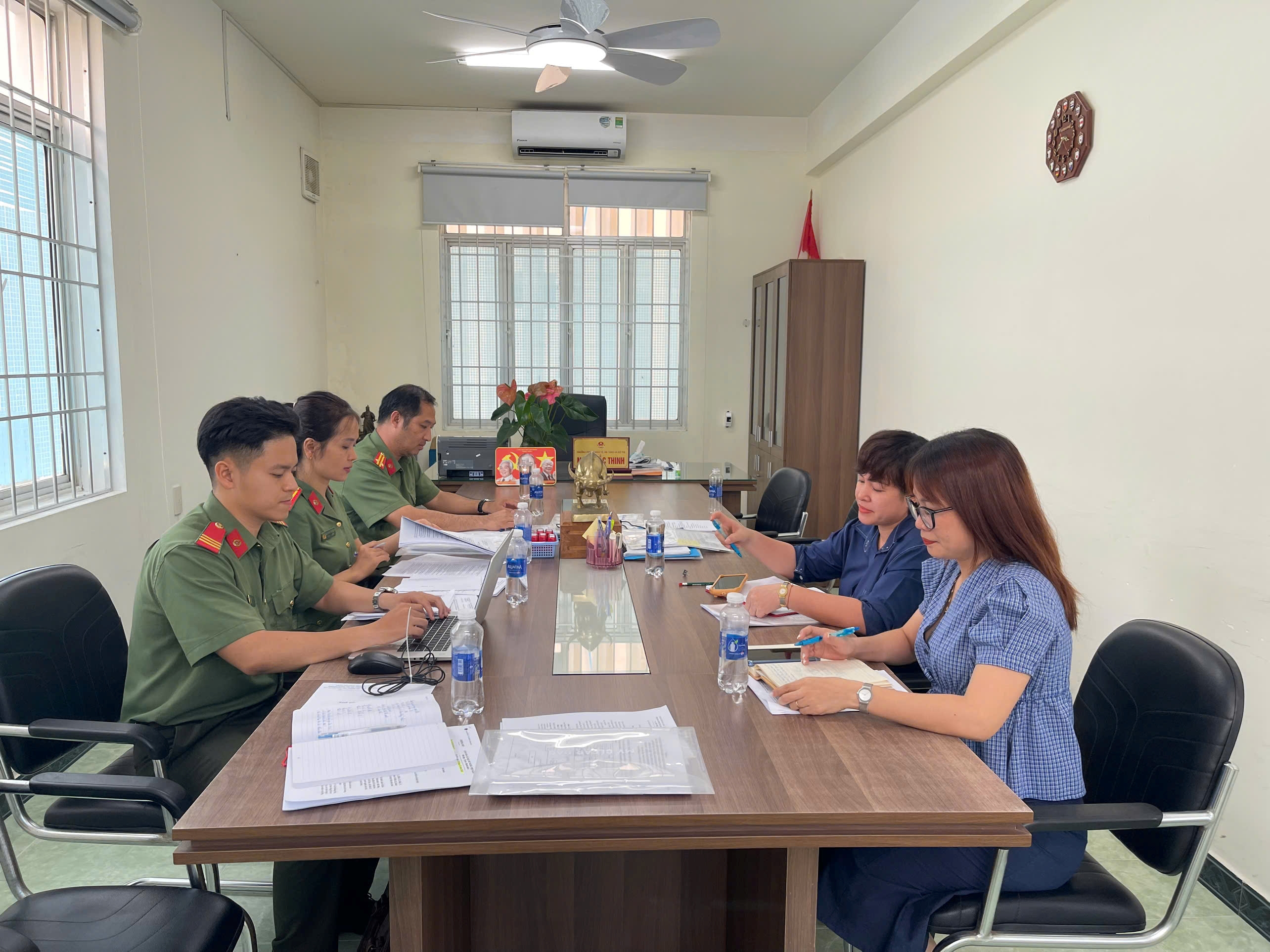 Công an phường Nha Trang kiểm tra việc chấp hành các quy định của pháp luật trong công tác bảo vệ bí mật nhà nước