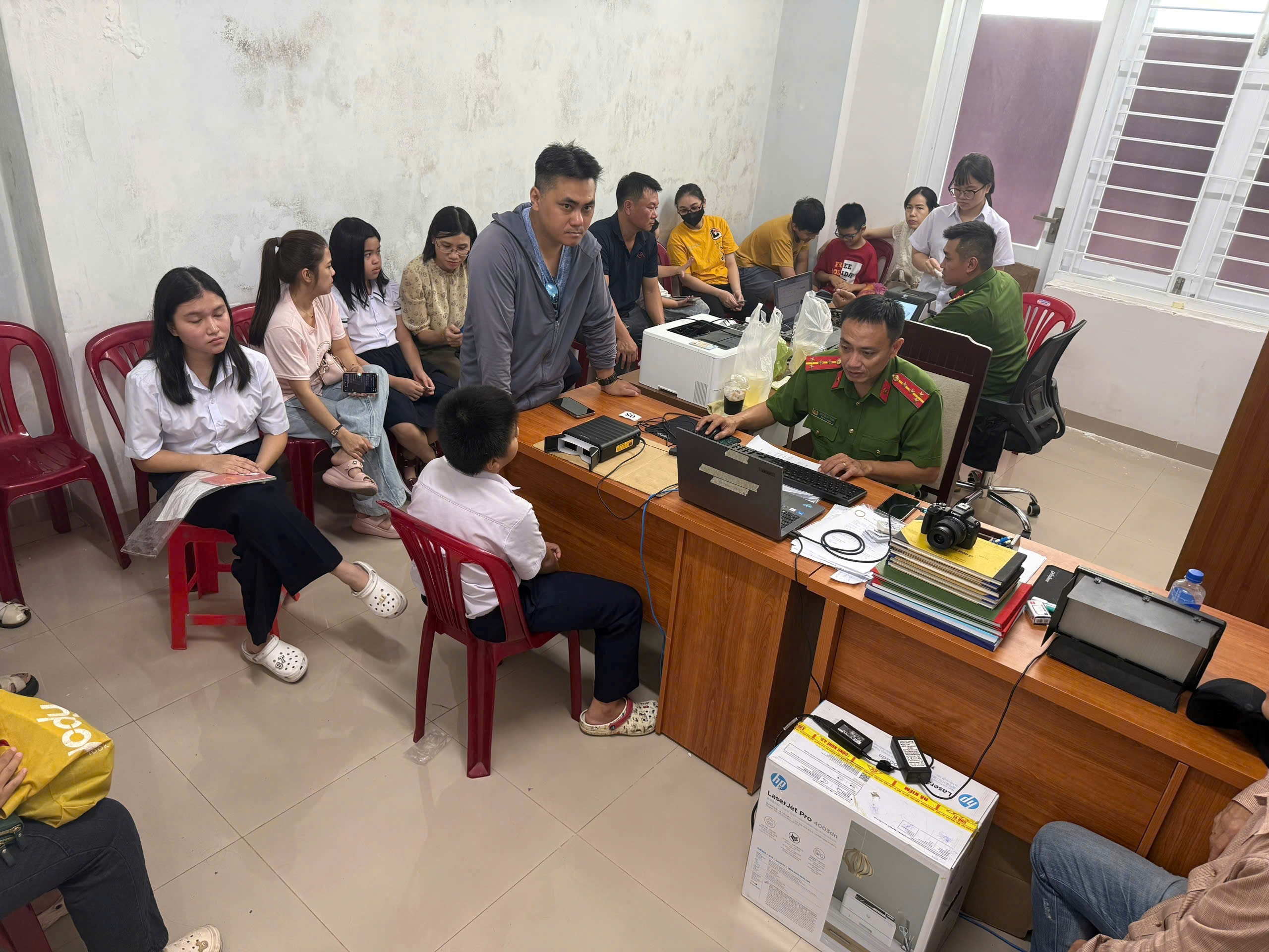 Công an phường Nha Trang triển khai cao điểm cấp căn cước và định danh điện tử trong dịp Lễ 2/9
