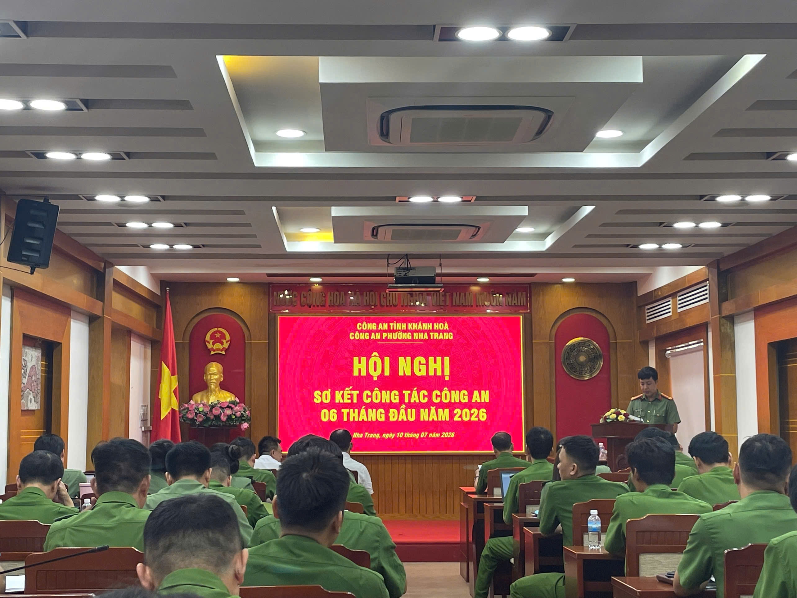 Công an phường Nha Trang tổ chức Hội nghị sơ kết công tác Công an 6 tháng đầu năm 2026