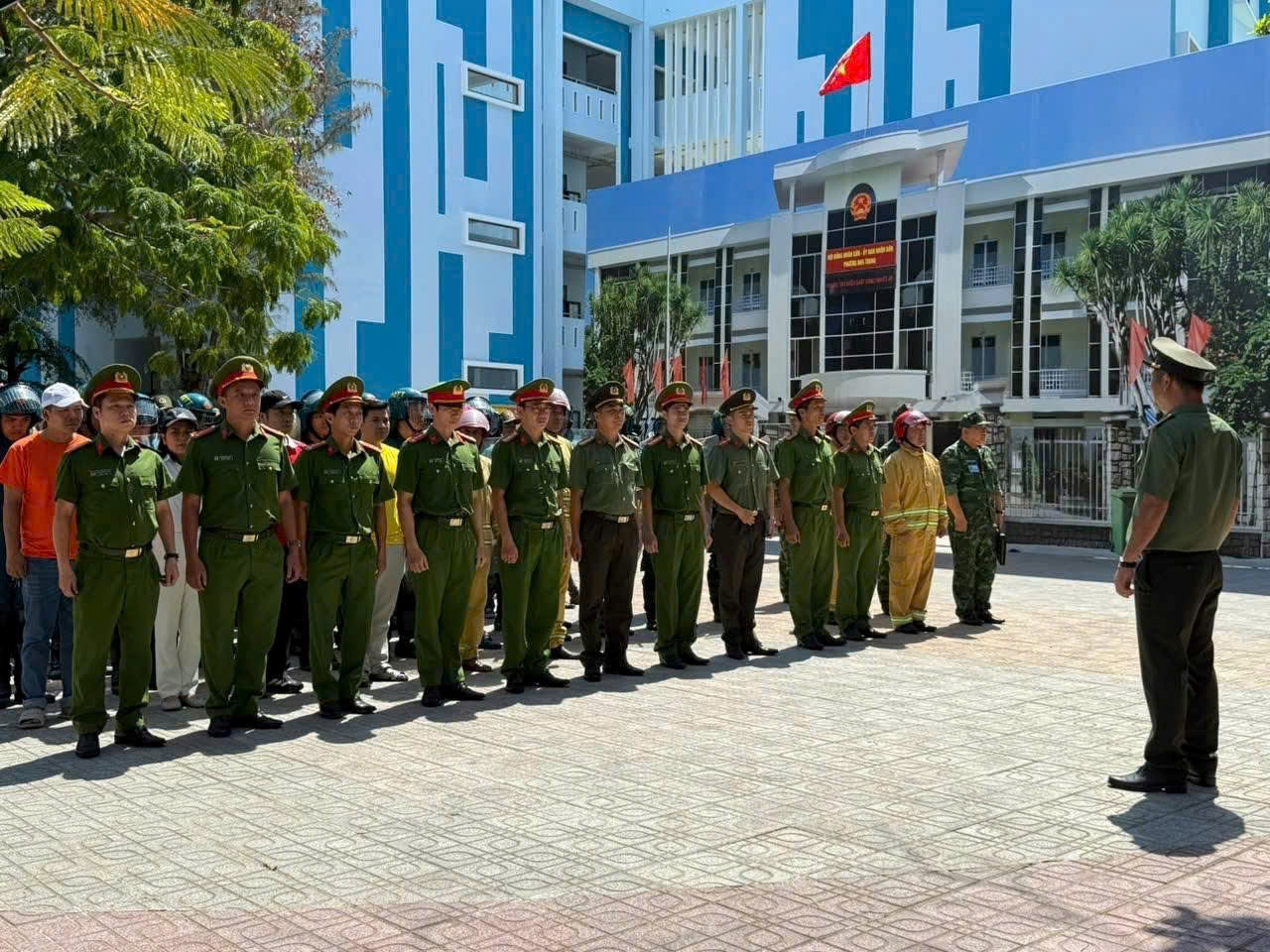 Công an phường Nha Trang tổ chức diễn tập tác chiến trong khu vực phòng thủ, kết hợp phòng thủ dân sự năm 2026 phòng thủ dân sự năm 202