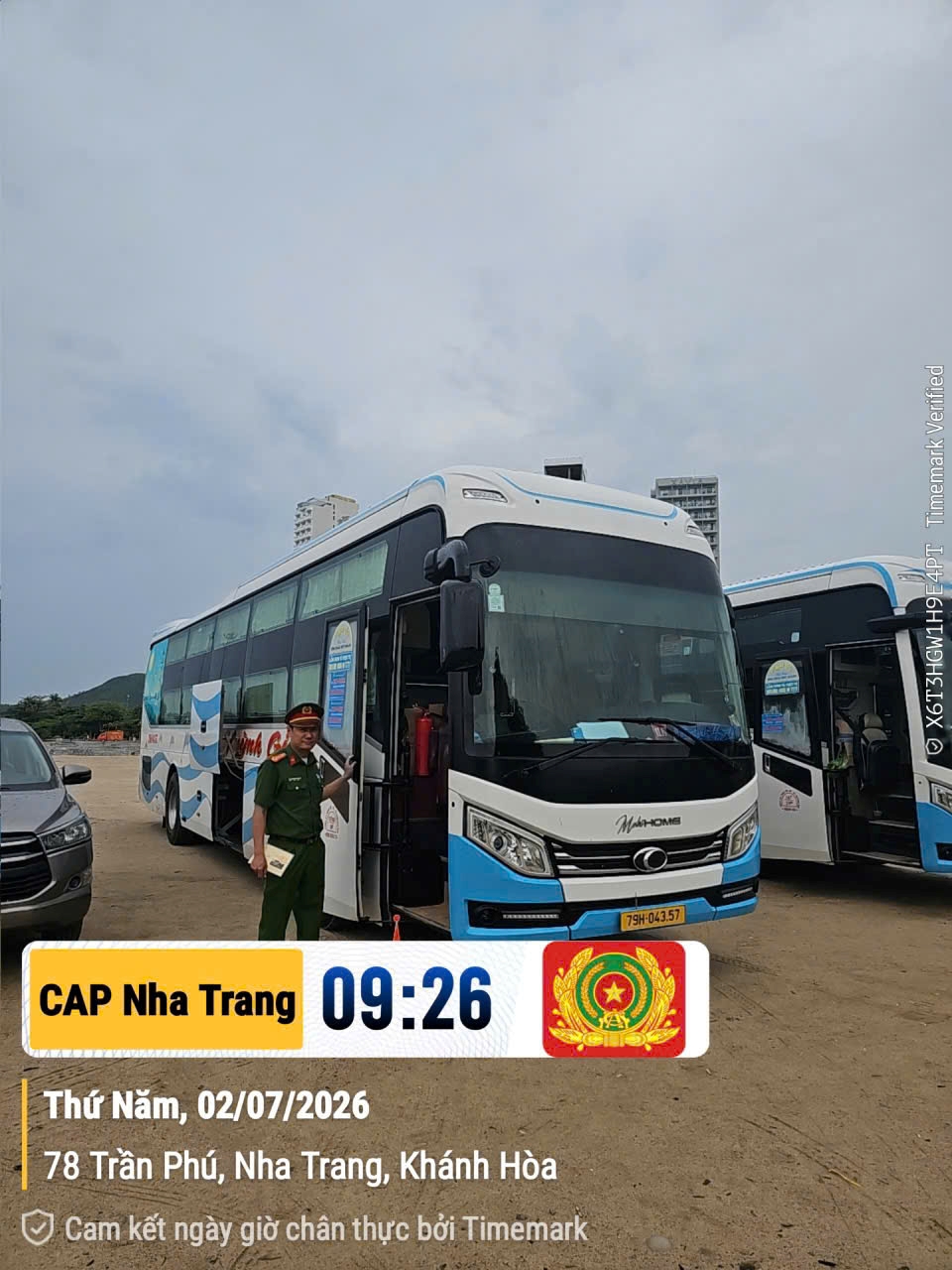 Công an phường Nha Trang kiểm tra, rà soát phương tiện xe tải tự đổ dưới 15.000kg, xe Limousine, xe kinh doanh vận tải khách không đúng quy định