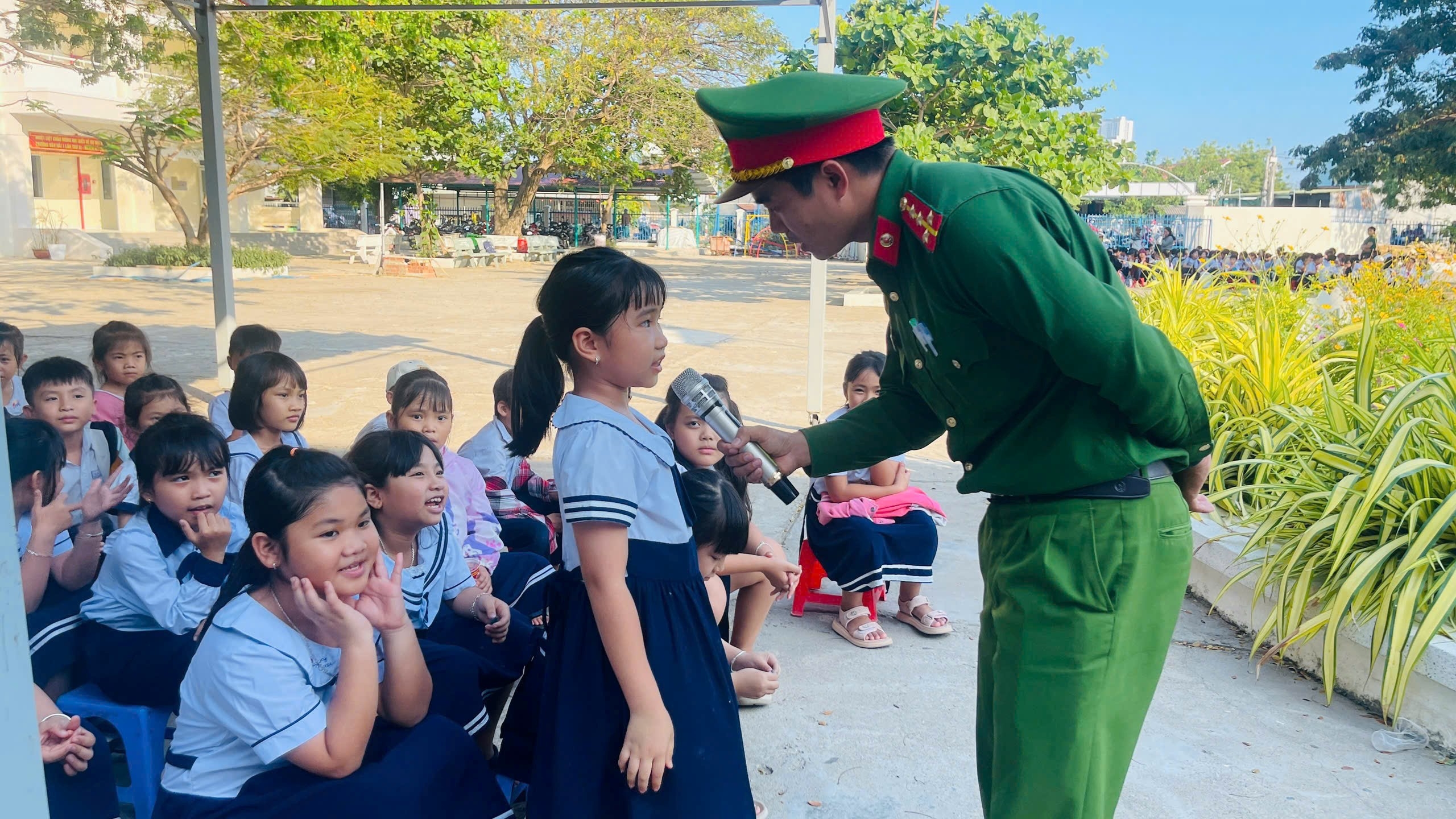 Công an phường Ninh Chử tuyên truyền pháp luật