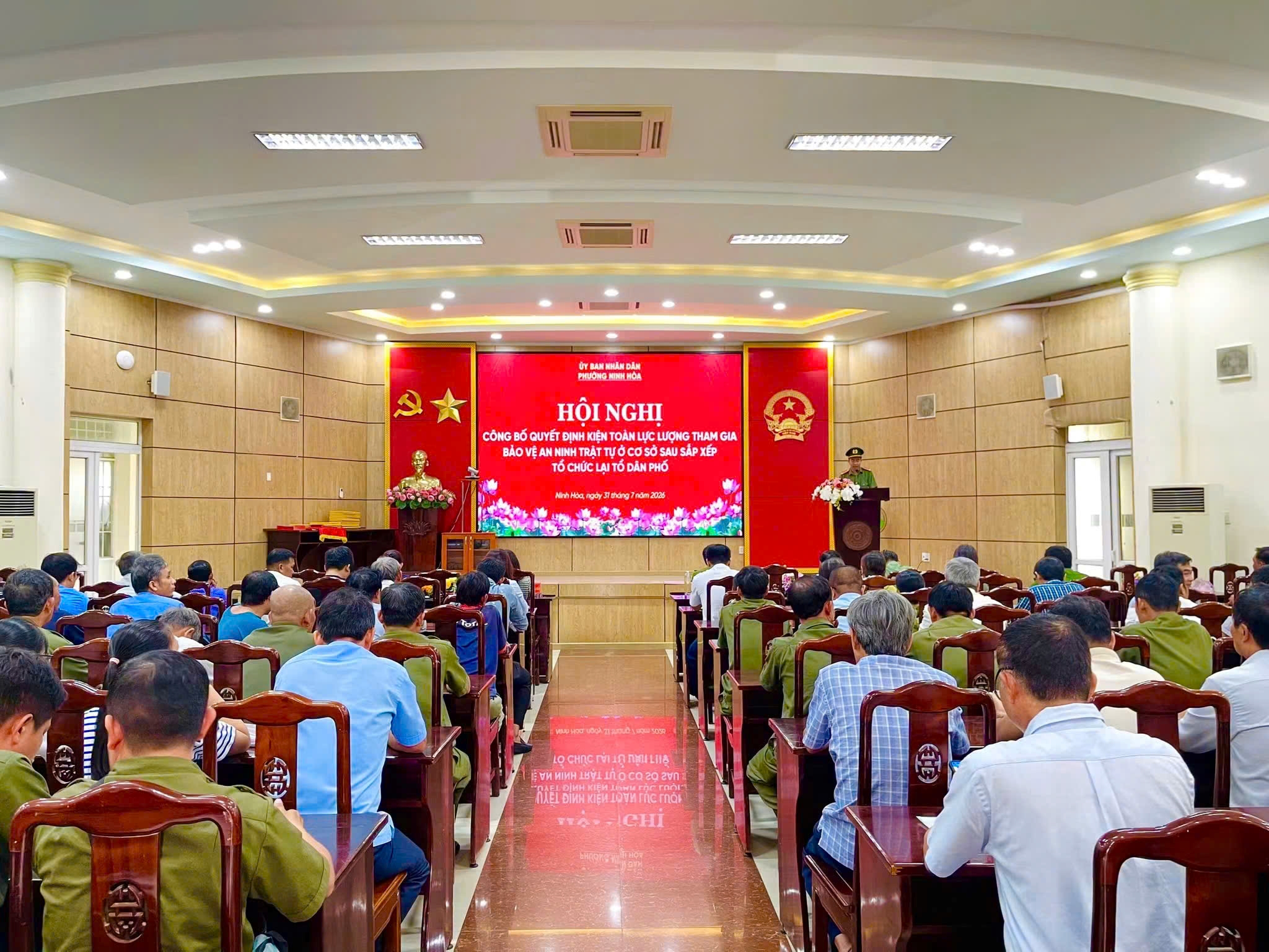 Phường Ninh Hòa kiện toàn lực lượng tham gia bảo vệ an ninh, trật tự ở cơ sở sau sắp xếp tổ dân phố