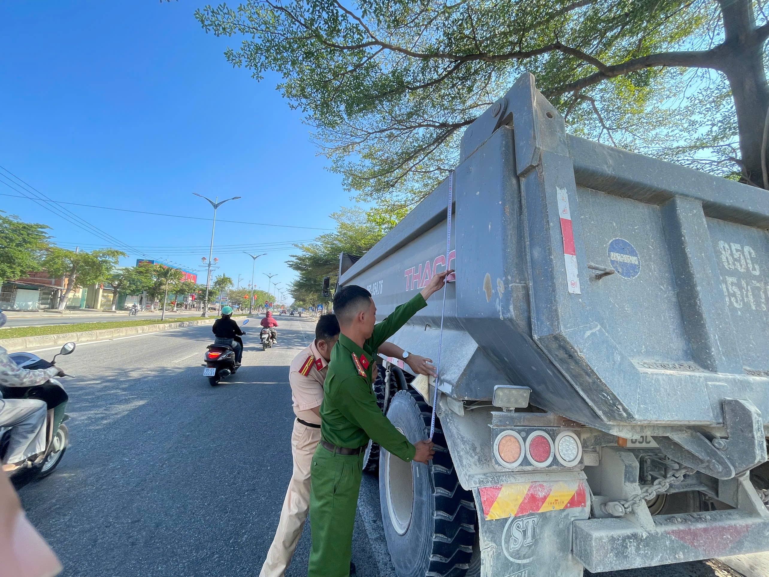 Công an phường Phan Rang triển khai tổng rà soát phương tiện ô tô tải và xe sơ mi rơ mooc có tải trọng từ 15 tấn trở lên