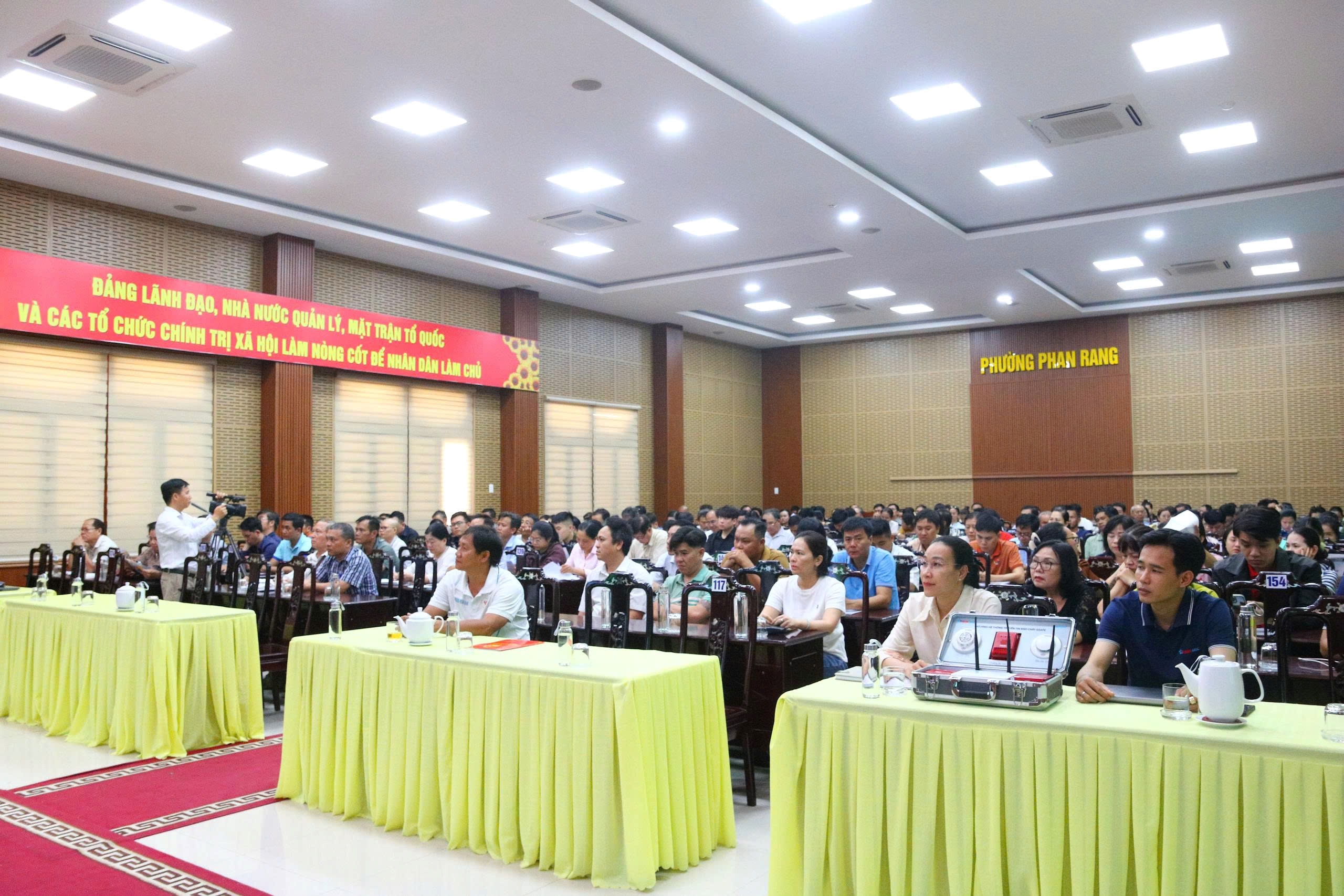 Phường Phan Rang tổ chức Hội nghị tuyên truyền, hướng dẫn triển khai hệ thống truyền tin báo cháy và ứng dụng “Báo cháy 114”