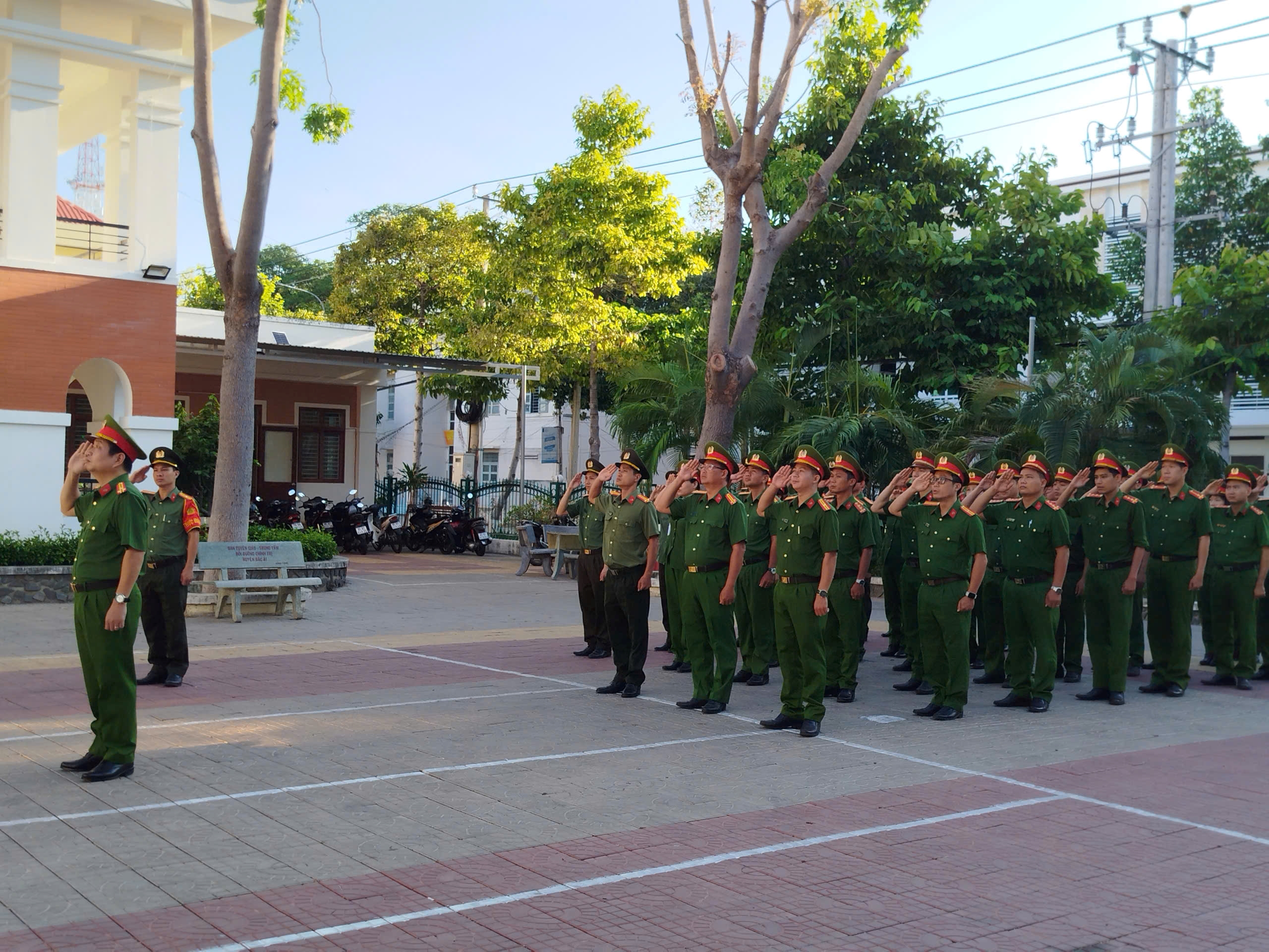 Công an phường Phan Rang  phát động phong trào “Nuôi heo vàng yêu thương” tại  Lễ Chào cờ tháng 9/2026 và