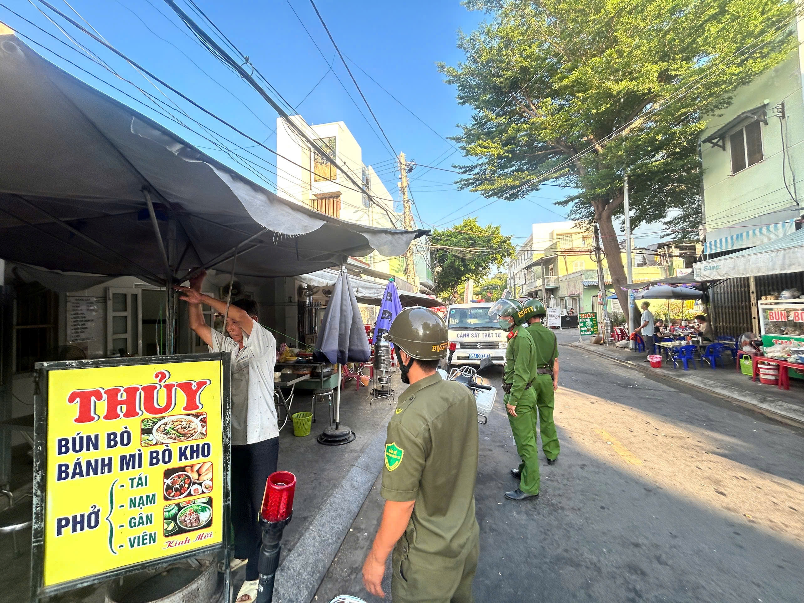 Công an phường Phan Rang tăng cường lập lại trật tự đô thị, trật tự công cộng