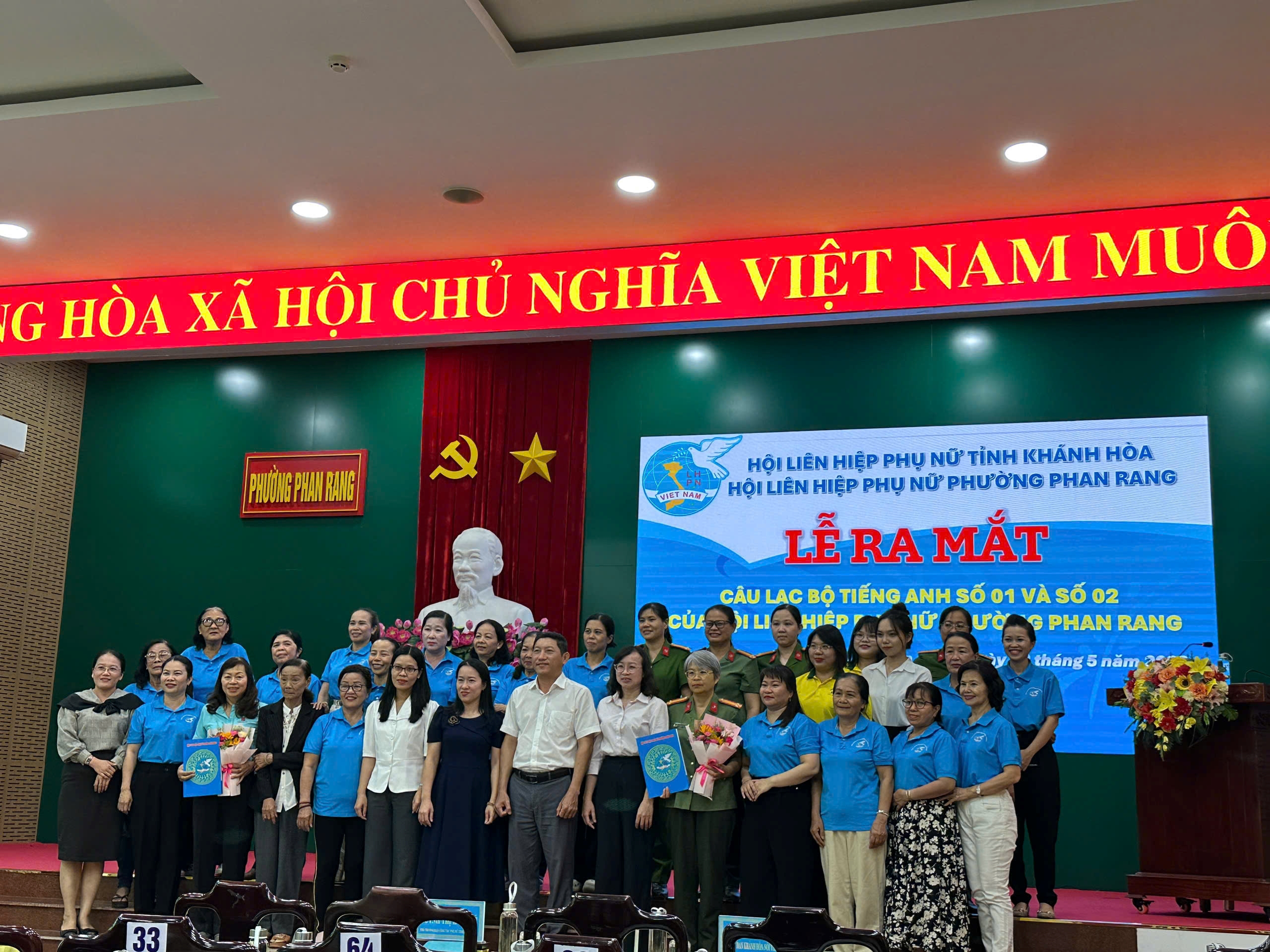 Hội phụ nữ Công an phường Phan Rang tích cực tham gia Câu lạc bộ tiếng Anh
