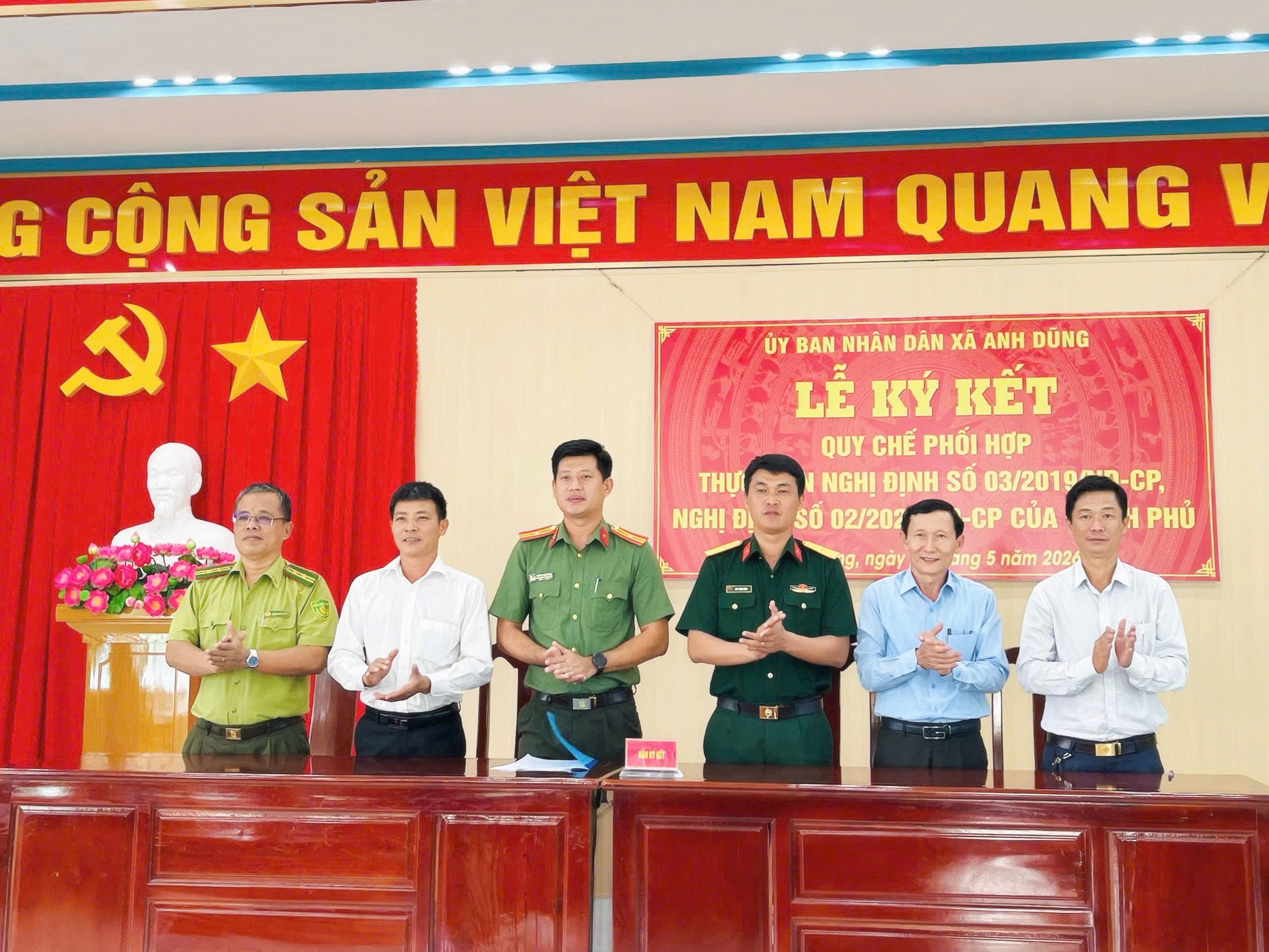 Hội nghị ký kết Quy chế phối hợp giữa các lực lượng trong thực hiện nhiệm vụ bảo đảm an ninh chính trị, trật tự an toàn xã hội và quản lý, bảo vệ rừng trên địa bàn xã Anh Dũng