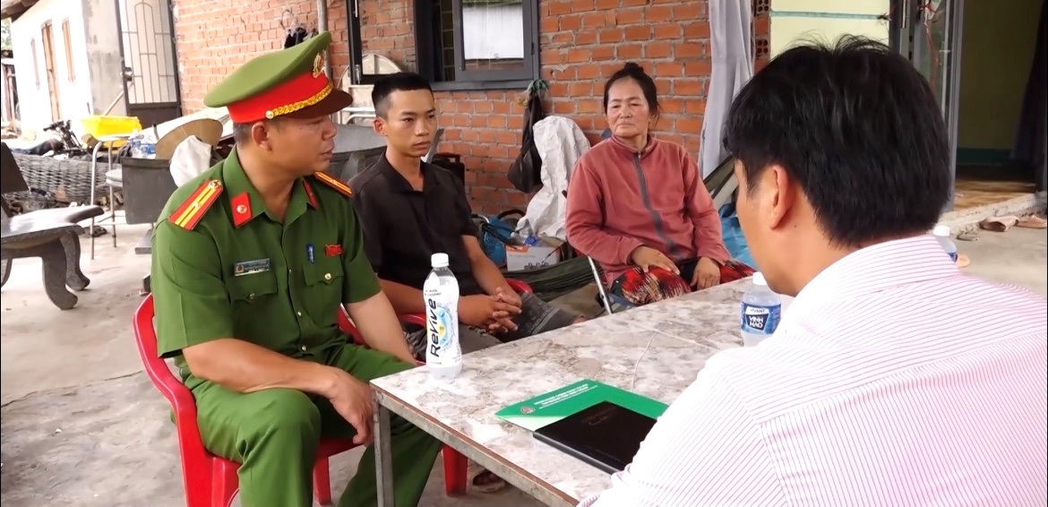 Công an xã Anh Dũng thăm hỏi, động viên người sau cai nghiện được hỗ trợ vay vốn theo Quyết định số 08/2026/QĐ-TTg của Thủ tướng Chính phủ