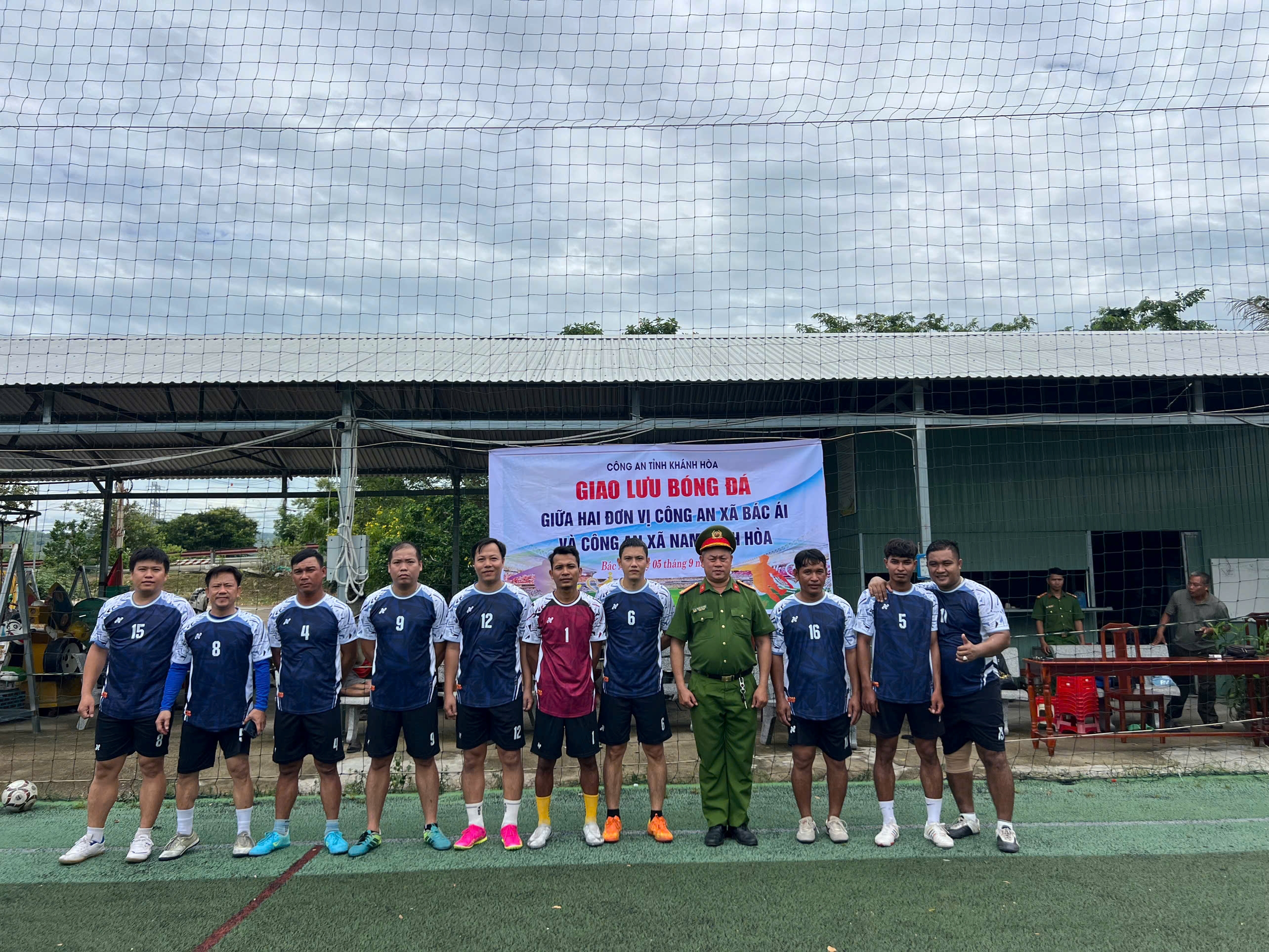 Giao lưu bóng đá lan tỏa tinh thần đoàn kết trong phong trào thi đua “Ba nhất”