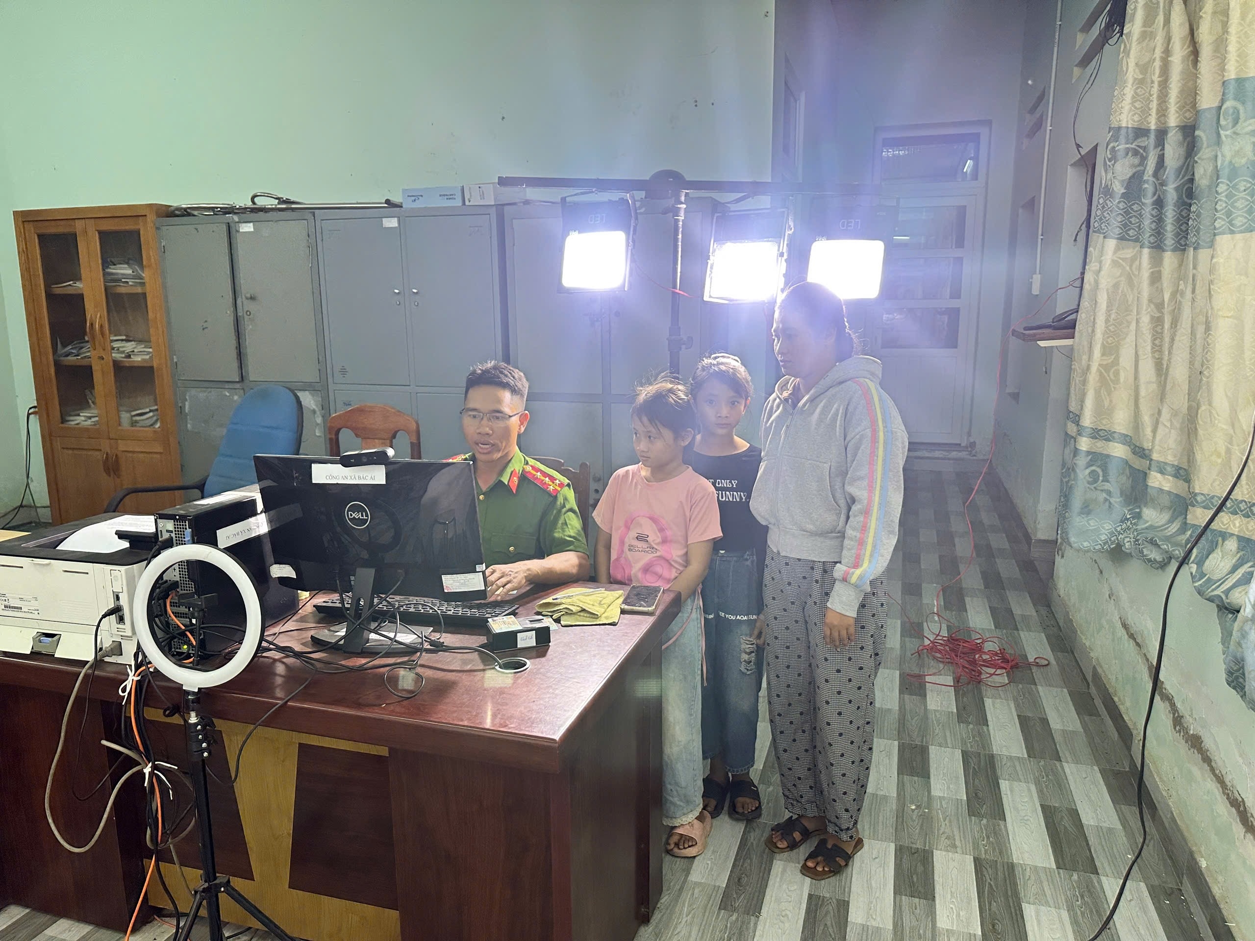 Công an xã Bác Ái triển khai cao điểm thu nhận hồ sơ cấp tài khoản định danh điện tử