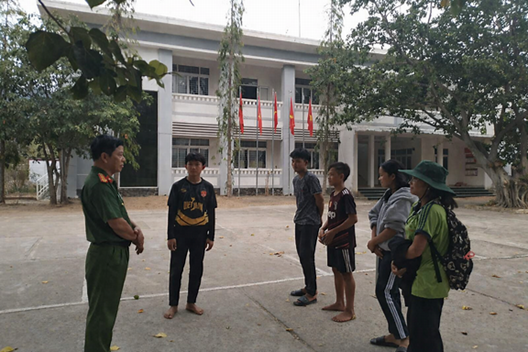 Công an xã Bác Ái tăng cường xử lý, tuyên truyền nhắc nhở thanh thiếu niên chấp hành pháp luật