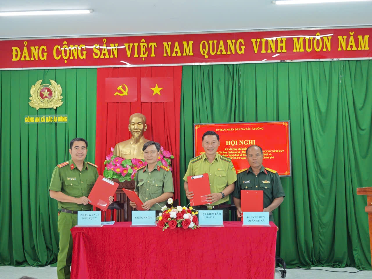 Công an xã Bác Ái Đông tổ chức Hội nghị ký kết quy chế phối hợp Nghị định 03/NĐ-CP và Nghị định 02/NĐ-CP với các lực lượng trên địa bàn