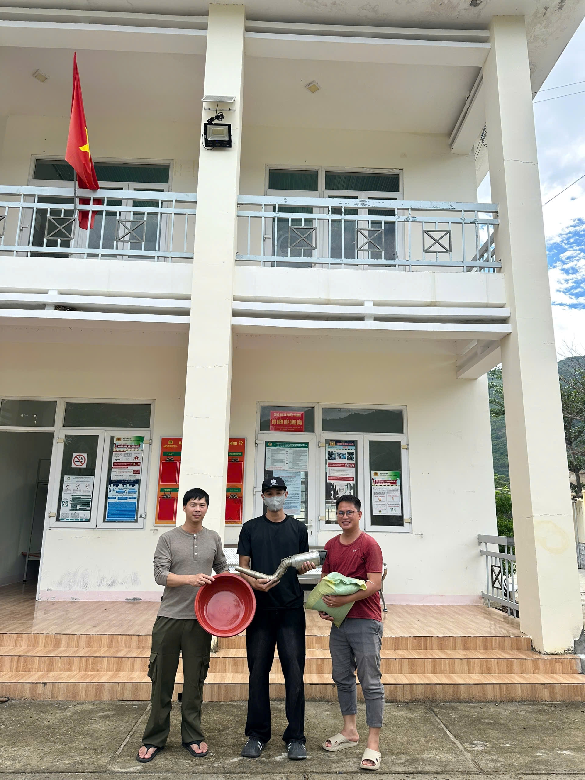 Công an xã Bác Ái Đông tuyên truyền pháp luật về tự ý thay đổi kết cấu xe mô tô, xe gắn máy