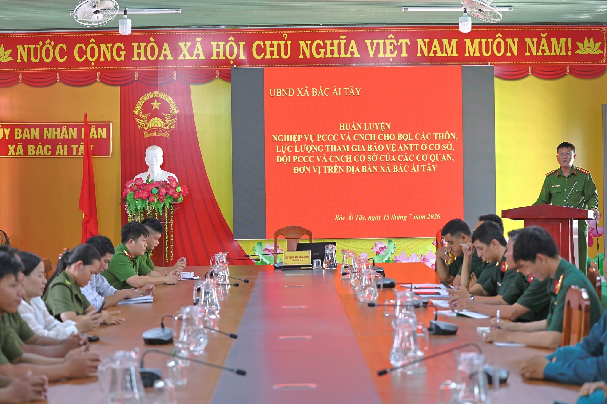 Công an xã Bác Ái Tây phối hợp tổ chức tập huấn nghiệp vụ phòng cháy, chữa cháy và cứu nạn, cứu hộ