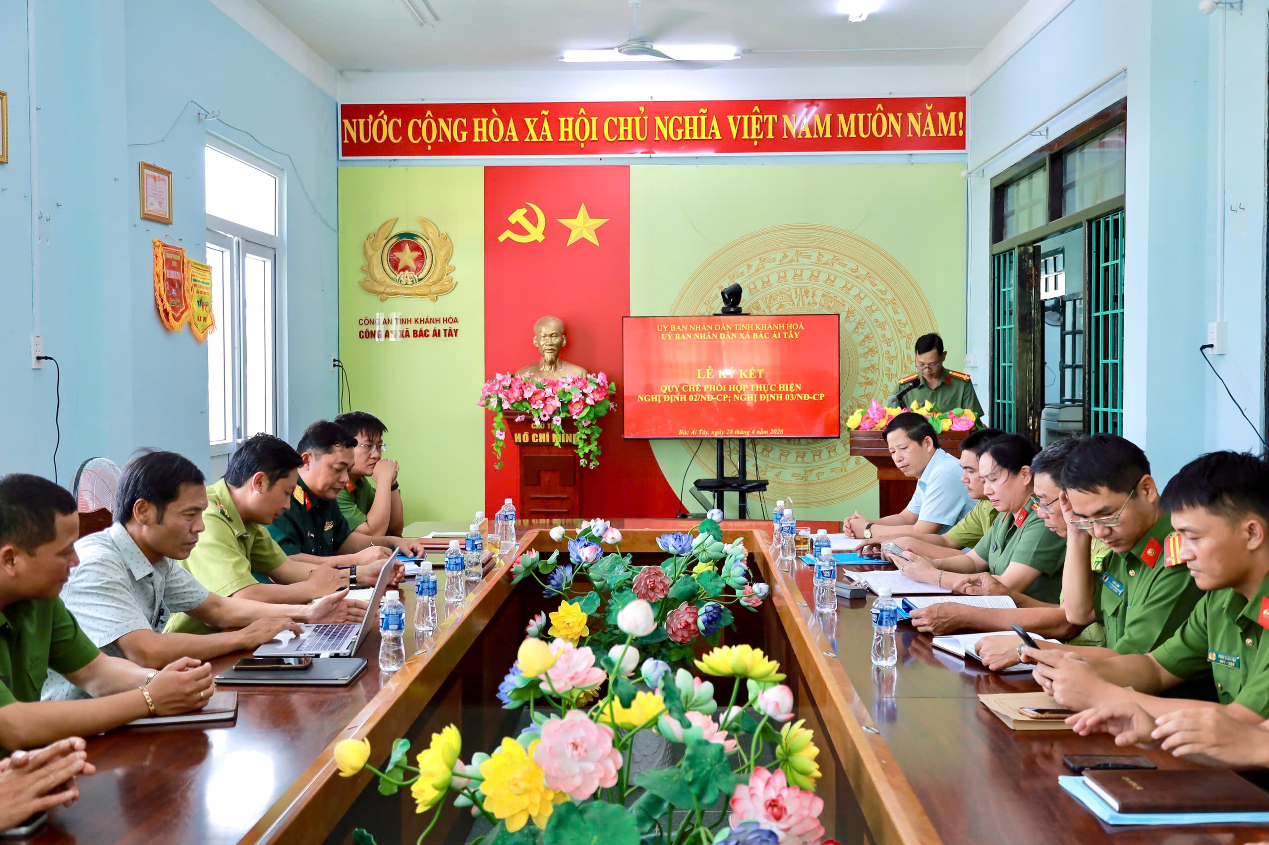 Công an xã Bác Ái Tây ký kết quy chế phối hợp Nghị định 03/NĐ-CP, Nghị định 02/NĐ-CP với các lực lượng trên địa bàn