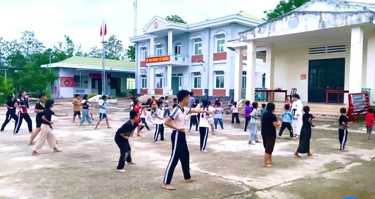 Công an xã Bác Ái Tây tổ chức lớp võ cộng đồng “0 đồng” cho thiếu nhi