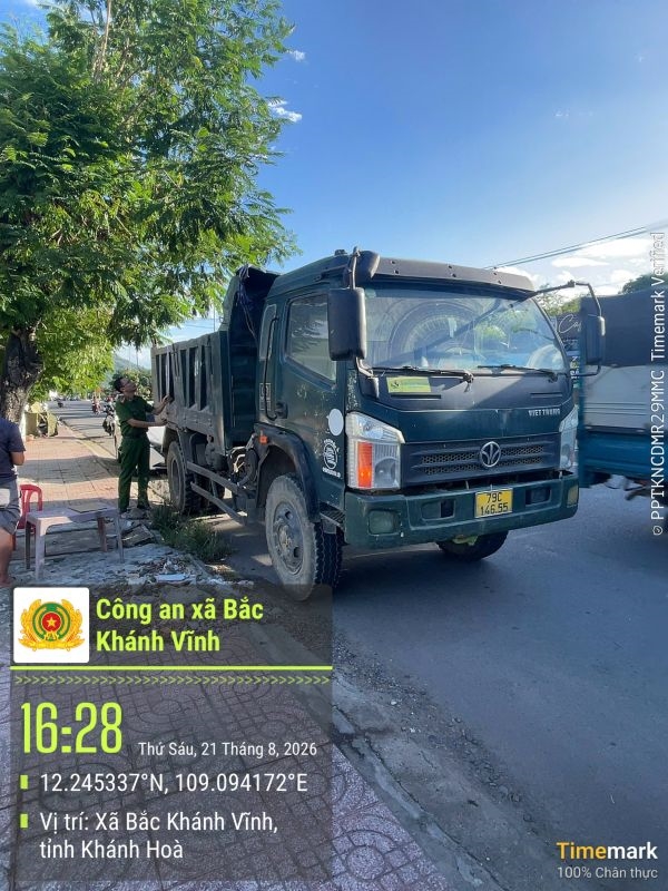 Công an xã Bắc Khánh Vĩnh tăng cường kiểm tra, rà soát phương tiện vận tải góp phần bảo đảm trật tự an toàn giao thông